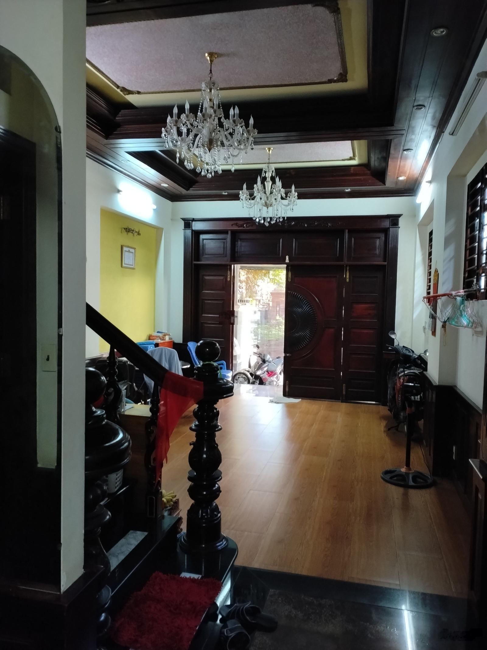 Nhà 3 tầng mặt tiền, Linh Trung, Thủ Đức, 195m2, ngay bệnh viện đa khoa Thủ Đức, 13,2 tỷ.