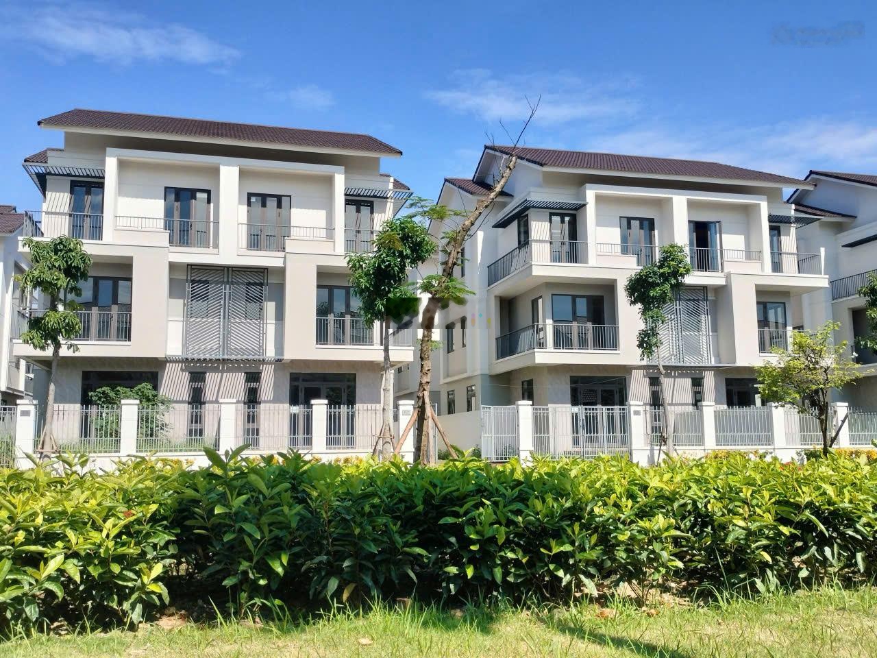 Biệt thự sông tự nhiên 255m2 giá gốc chủ đầu tư, ân hạn lãi suất 18 tháng ,cách tây hồ 12km