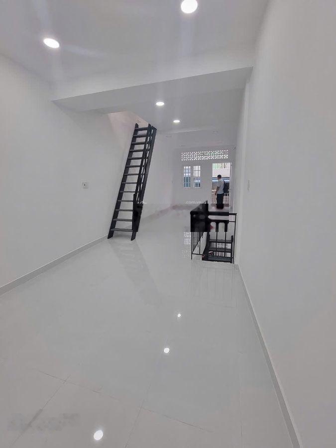 Xuất cảnh bán gấp nhà trần hưng đạo - 35m2 - 3 tầng - 6 tỷ - phố tây siêu lợi nhuận