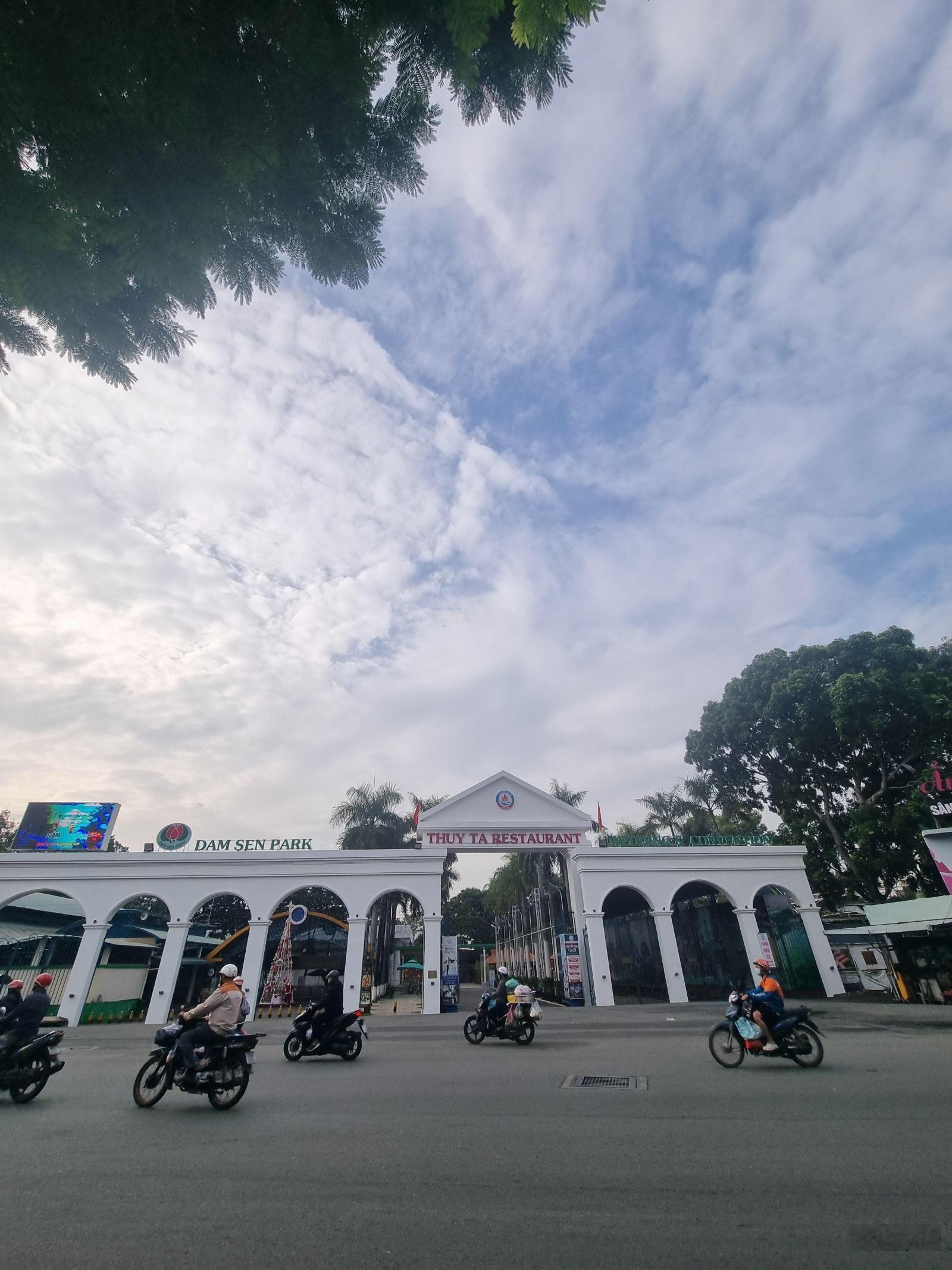 Bán đất trống ngay đầm sen- sát q 11- hẻm xe hơi- 1 sẹc- 53 m2