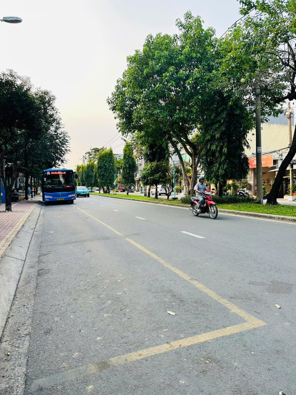 Nóng bán luôn: Nhà 5 tầng DT 82m2, DT sàn 390m2 cực lớn, nhà mặt tiền Đại lộ 2, PB, Thủ Đức