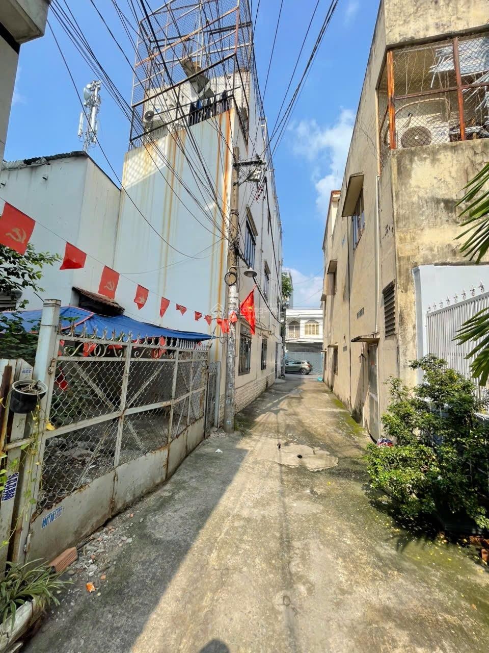 4,1x18m ngay Thống Nhất P16 hẻm 5m oto đỗ cửa