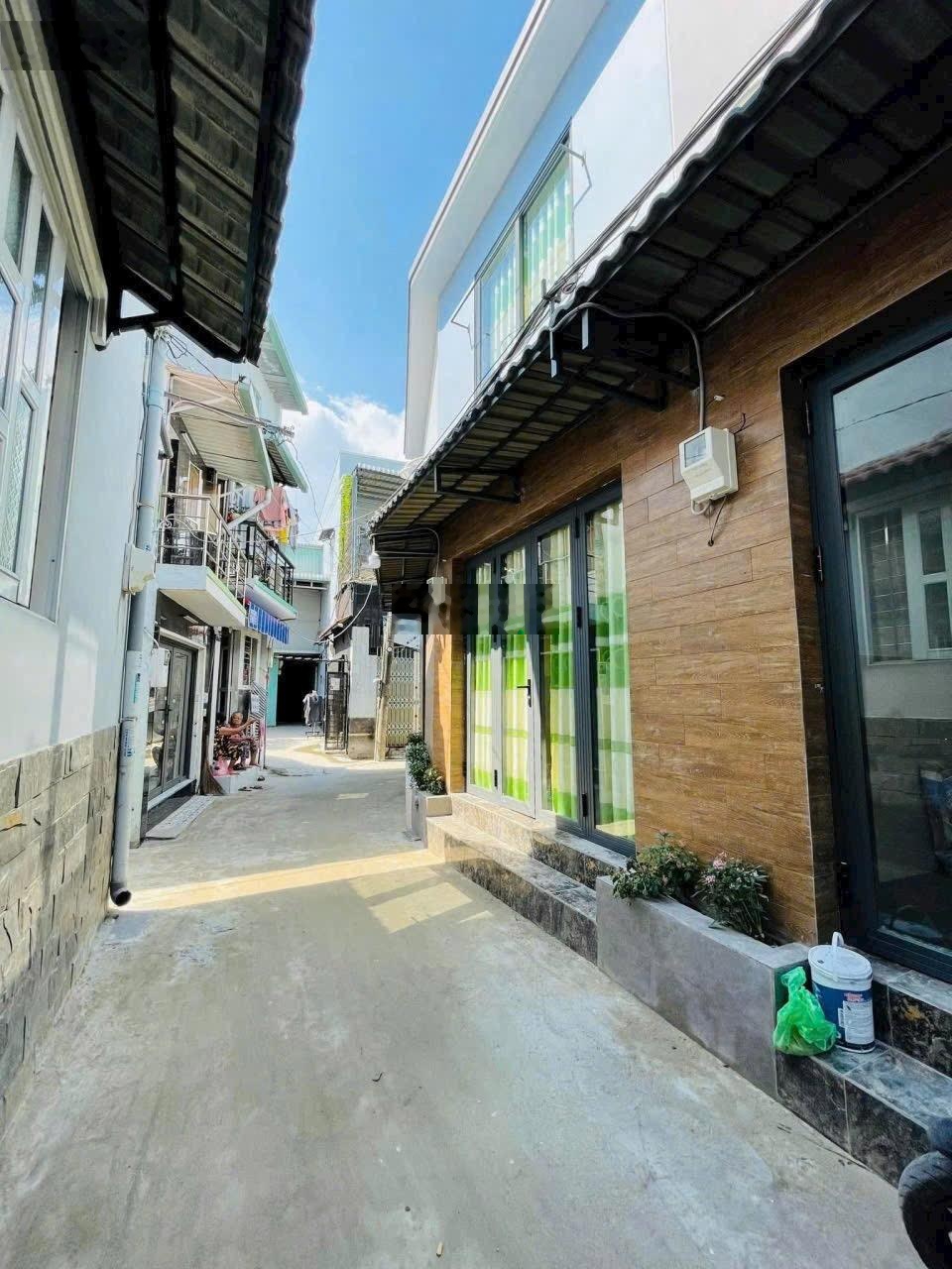 Bán nhà ĐSH hẻm 1592 Huỳnh Tấn Phát, Q7. DT 3,6x7m. TK 1 lầu 2PN. Giá 1tỷ368. LH 0965004779 Mr Huy