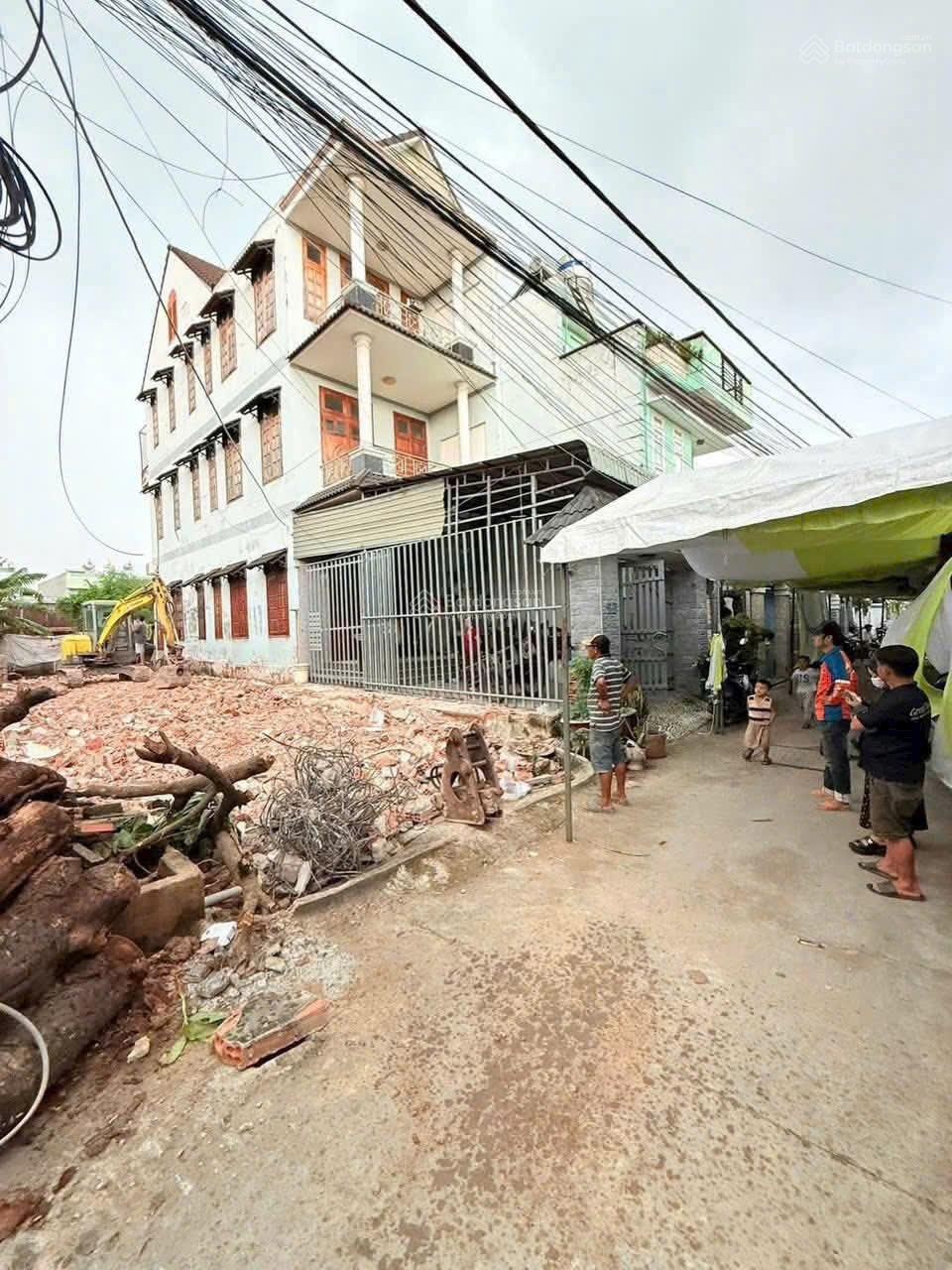 Giảm giá bán nhanh bán lô đất gần chợ Dĩ An 1