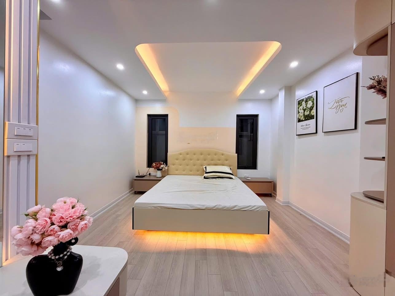 Ô tô đỗ cổng Minh Khai, ngõ nông, thông kinh doanh ngon, 2 thoáng sáng vĩnh viễn, lô góc, 38m*5T