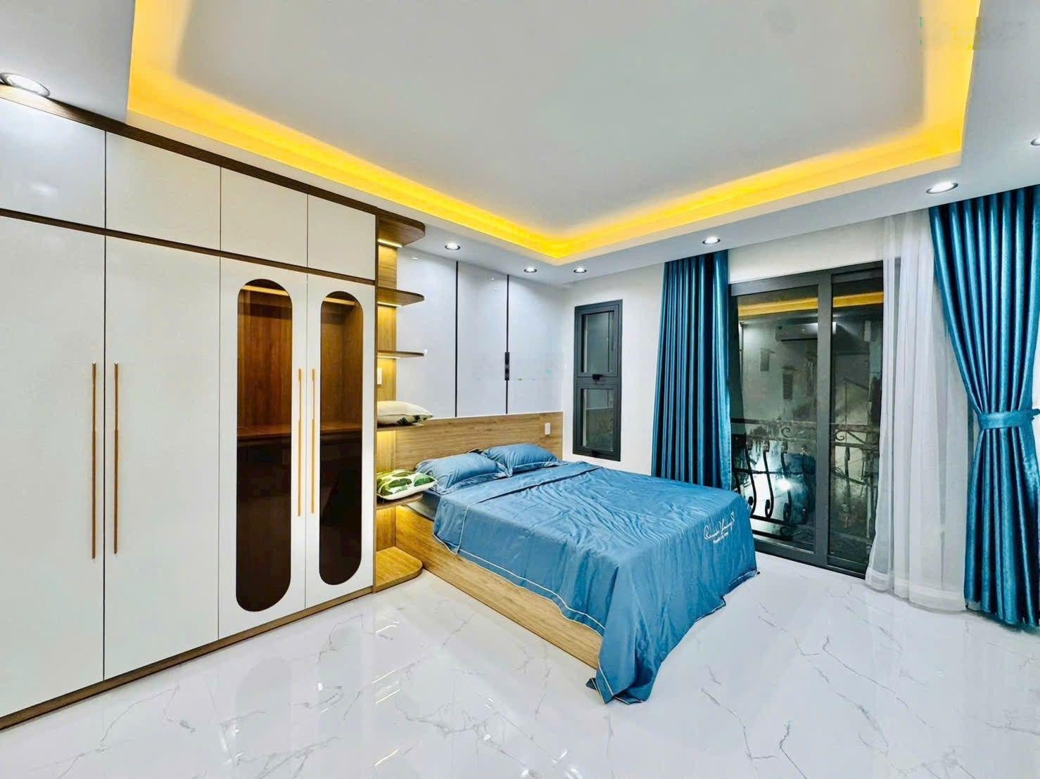 Bán nhà 55m2 -ngay chợ gò vấp phường 4- sau lưng hẻm xe tải thông- ngang 5,2m nở hậu - xây mới đẹp