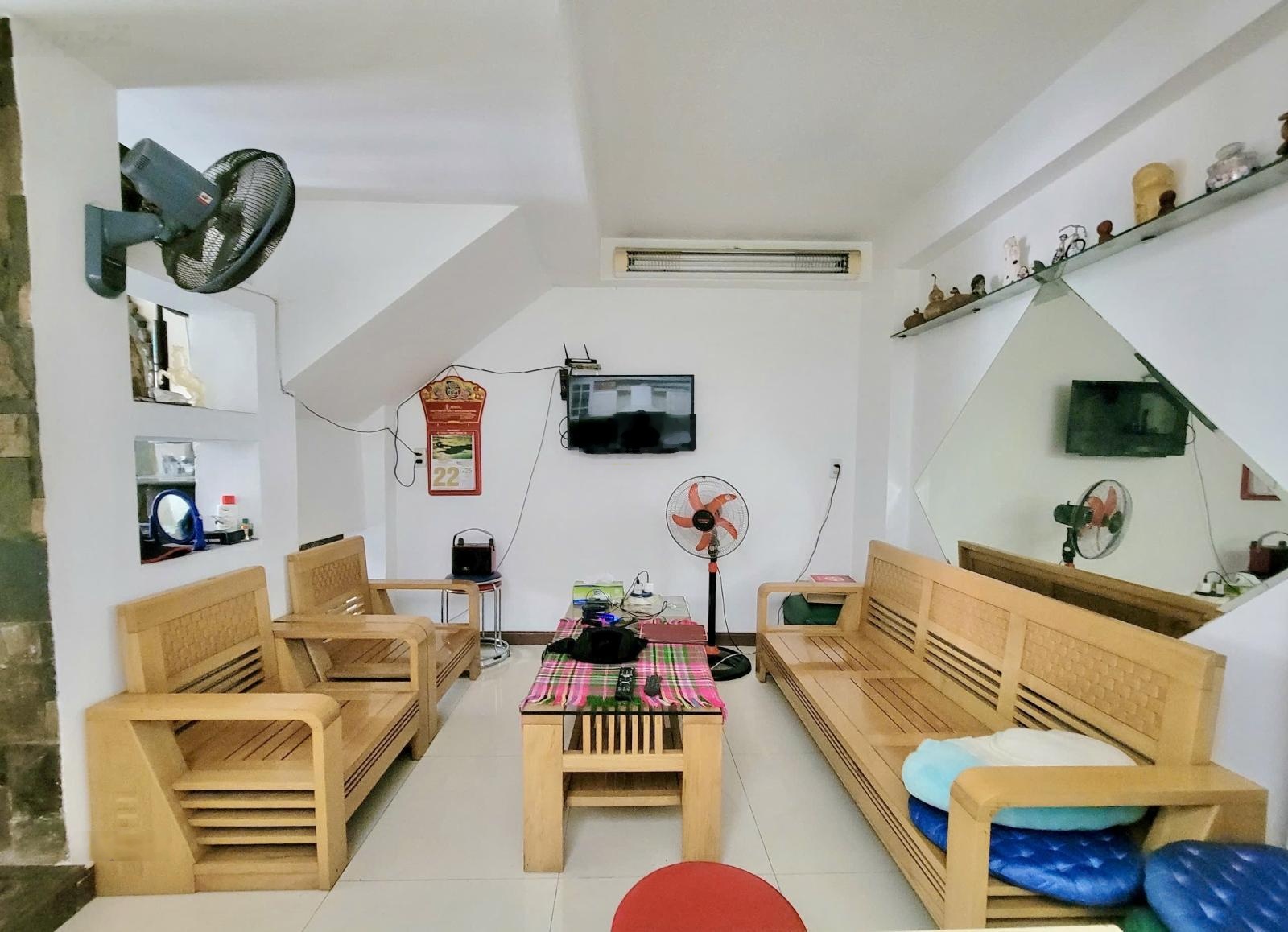 Bán nhà mặt tiền Phú Nhuận 50m2 xe tải đậu cửa 5 tầng pháp lý chuẩn