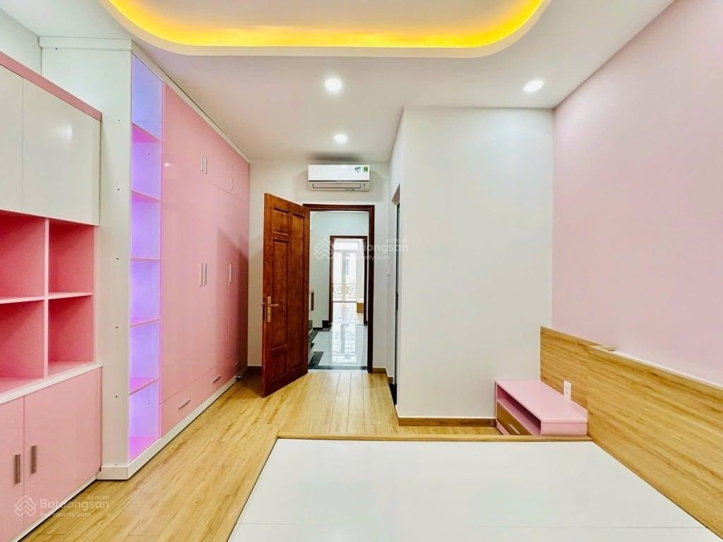 Khu phân lô, nhà 5 tầng, 4x14m, HXH, vị trí đẹp, dọn vào ở ngay, giá chỉ 9 tỷ