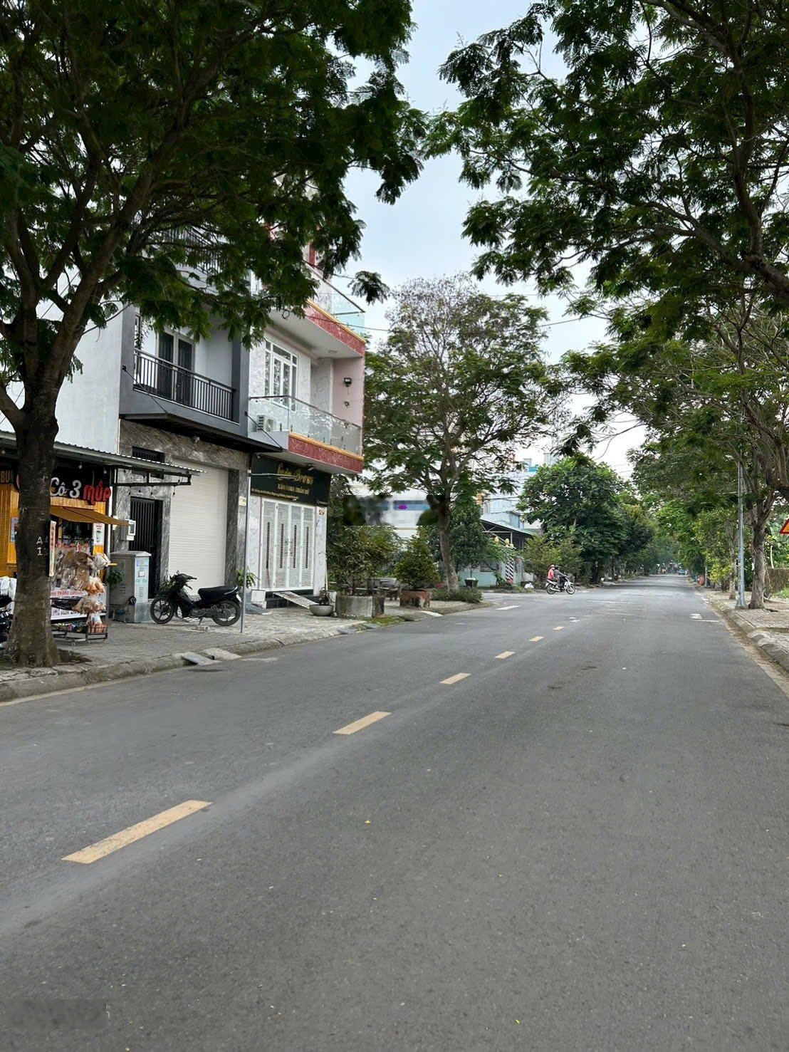 Nền mặt tiền kinh doanh a4 - view hồ cầm hạc - 8,1 tỷ/100m2