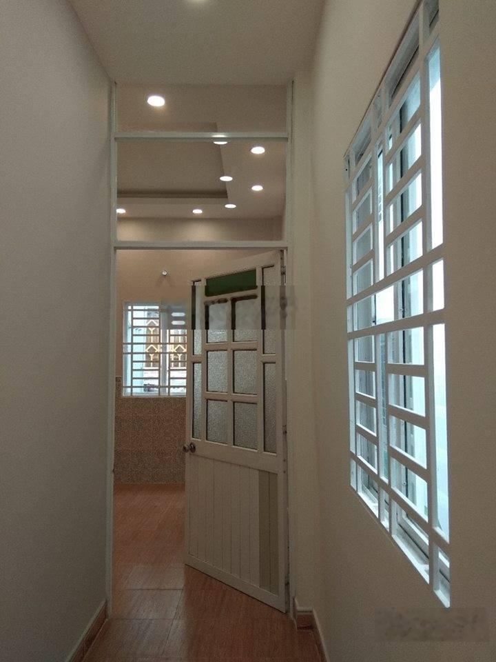 Nhà MTNB sát bến xe miền Tây , thích hợp xây mới nhà ngang giá đất, DT: 5.2x16.5m(NH 7m), Giá 8 tỷ