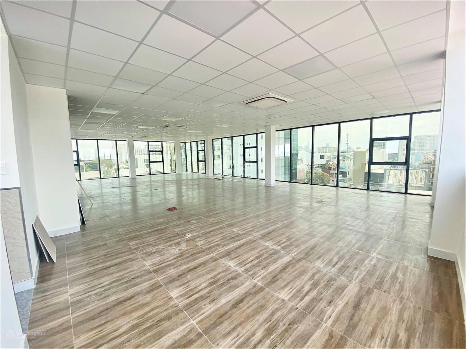 Tòa building hạng sang phố Dịch Vọng Hậu cho thuê 153m² văn phòng giá siêu rẻ