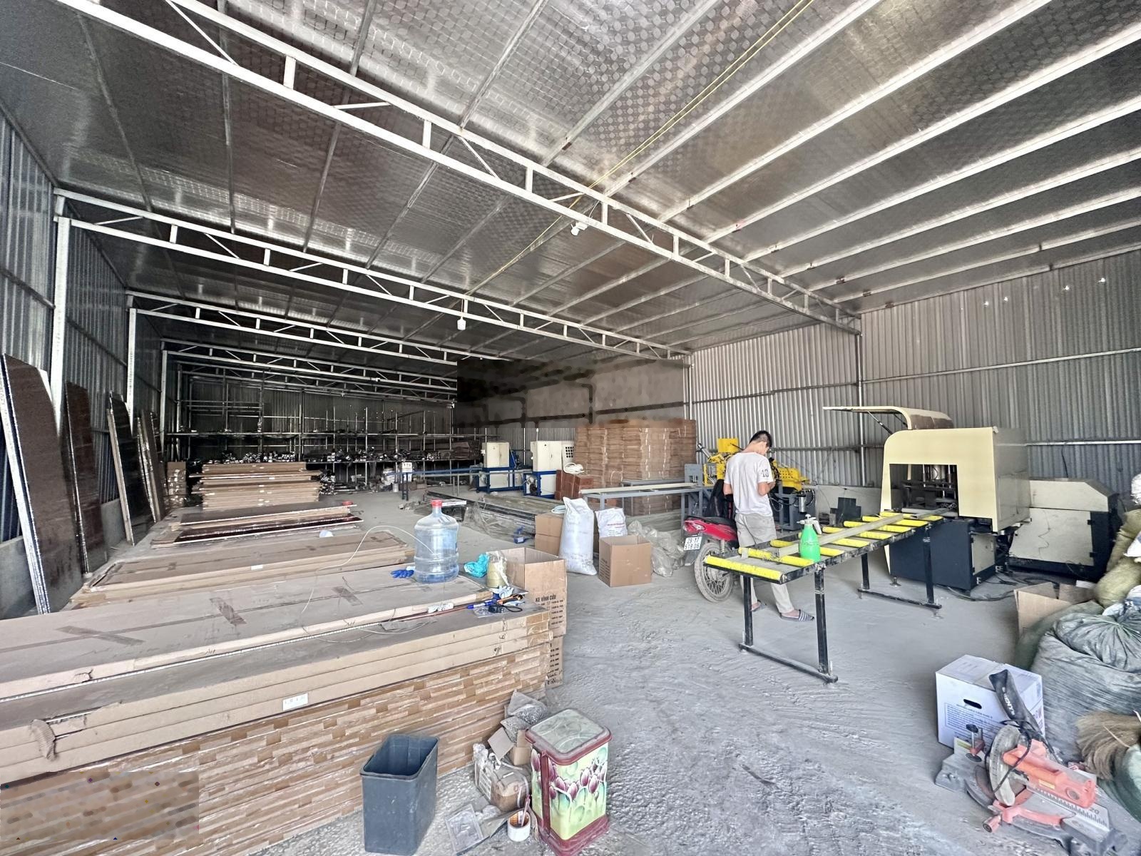 Cho thuê 250m2, 360m2 kho xưởng Phan Trọng Tuệ, container đỗ cửa, giá 75k/m2