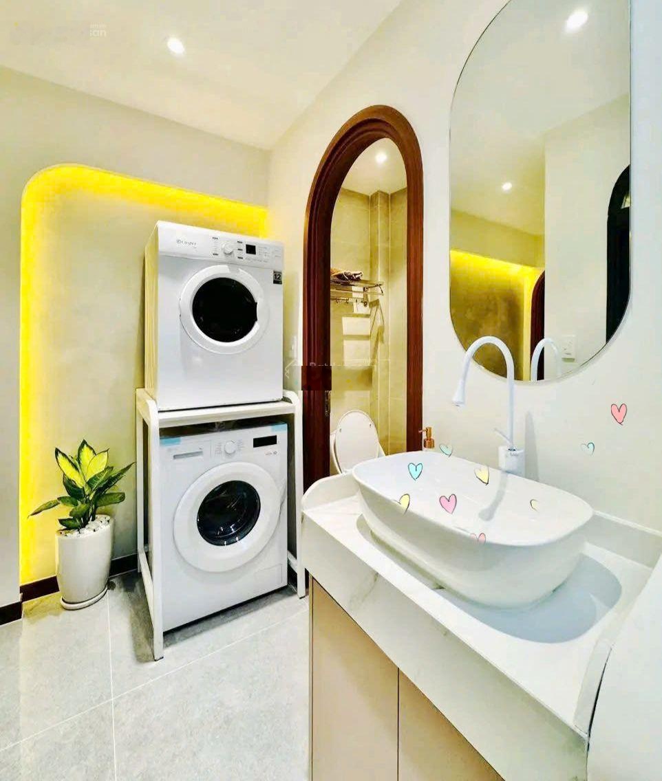 Giá siêu tốt 77,5m2, đường oto Huỳnh Tịnh Của - Quận 3, cho thuê 24tr, gần Chợ Tân Định