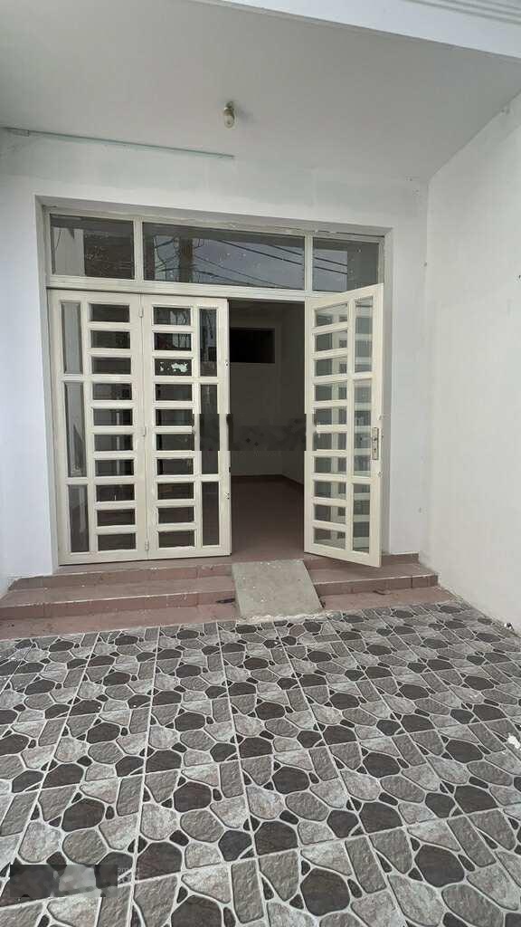 Nhà bán sát chợ Bình Chiểu - chợ đầu mối Thủ Đức DT 80m2 giá 4,65 tỷ TL