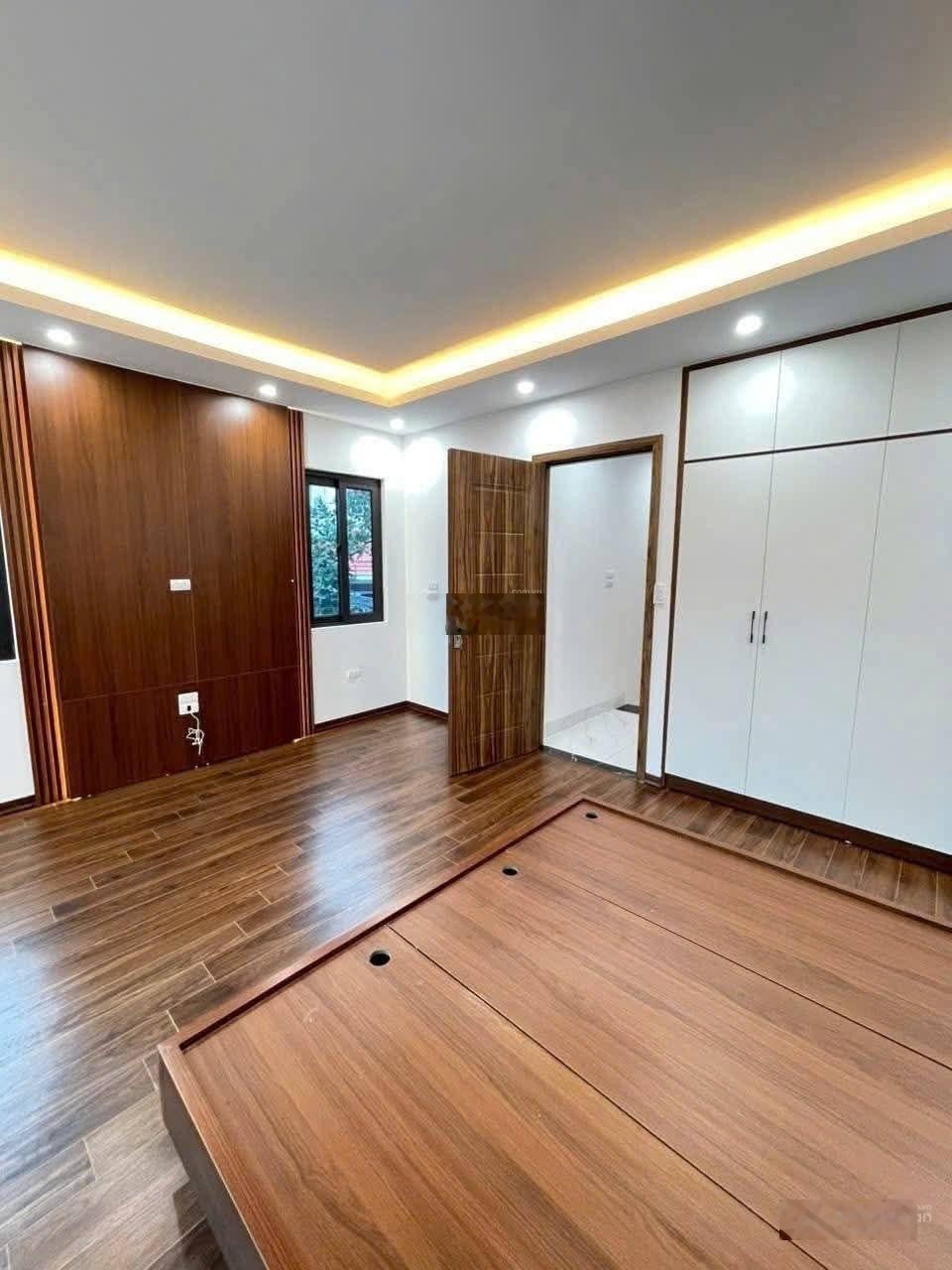 Nhà la nội - 40m - lô góc 5 tầng, xây mới - gần aeon ở sướng - giá 7 tỷ hơn tý - sổ đỏ chính chủ