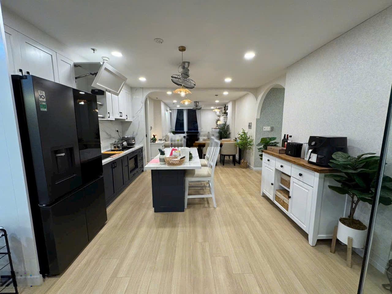 Cần bán shophouse Melody Residence 240m2 4PN, sẵn dòng tiền cho thuê, giá 11 tỷ, LH: 0777679268