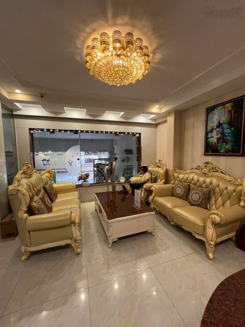 Khách sạn 7 tầng 6x23m dòng tiền 300tr/th ngay Trung Tâm KDC Tên Lửa, chỉ 24 tỷ