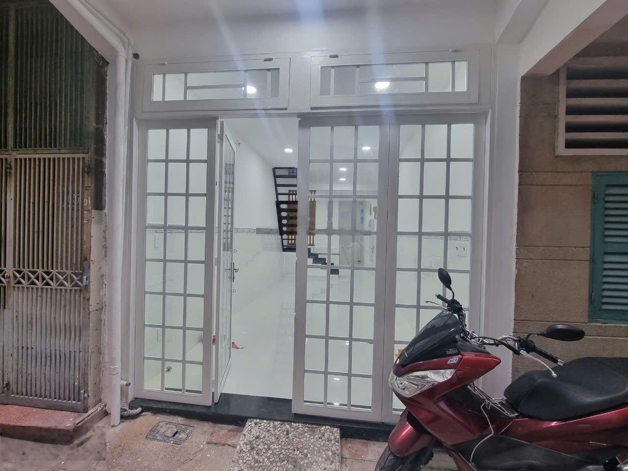 Xuất cảnh bán gấp - trần hưng đạo - 35m2 - 3 tầng - 6 tỷ - phố tây du lịch