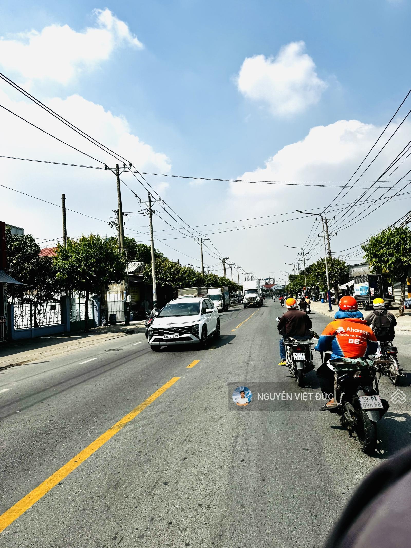 Bán gấp 712m2 mặt tiền DT743 ngang 13,3m có sẵn 300m2 thổ cư. Ngay cổng KCN Tân Đông Hiệp B