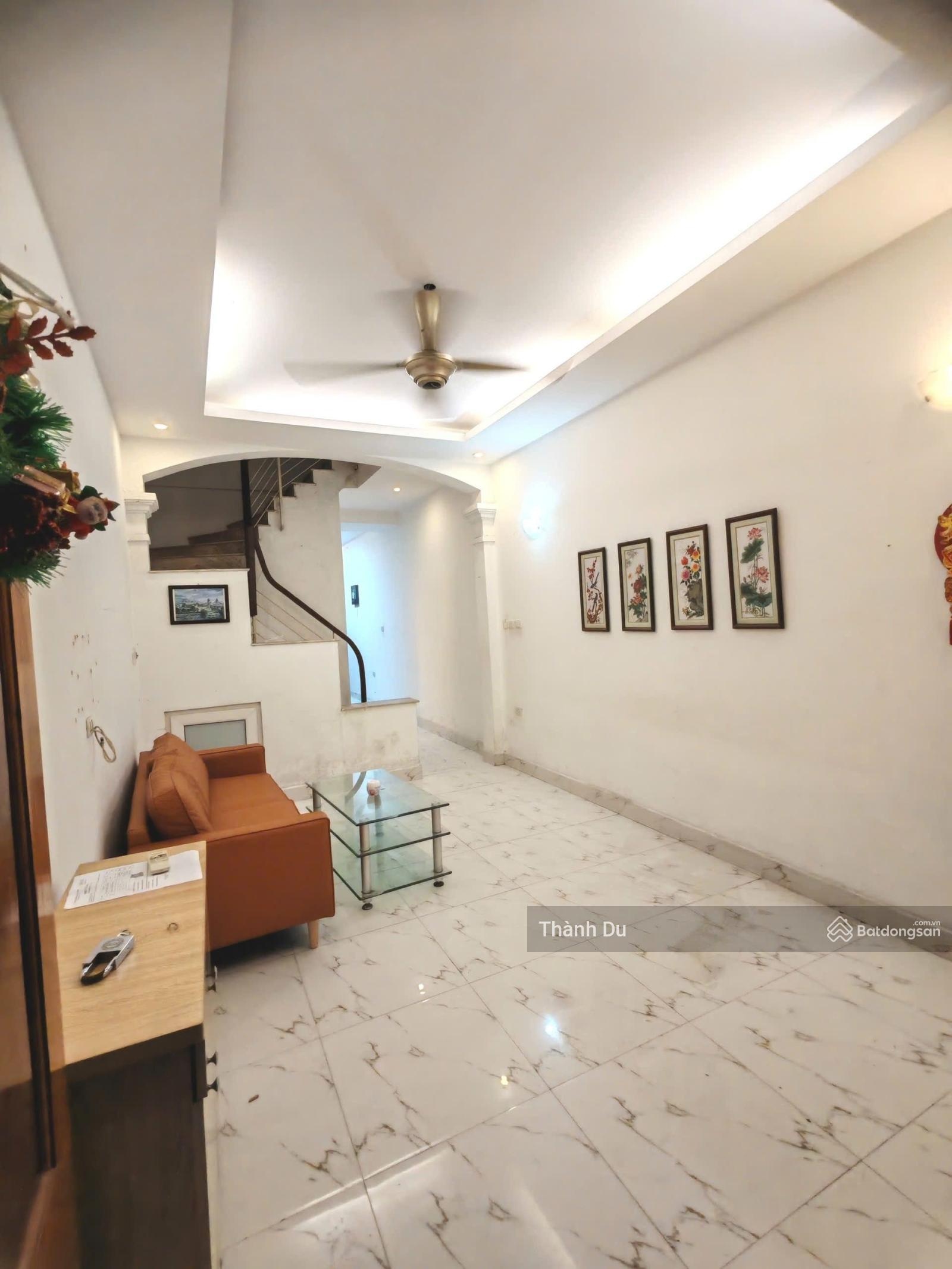 Cho thuê nguyên căn nhà - Bồ Đề - Hồng tiến giá 11 triệu/ tháng 64m2 x 3 tầng