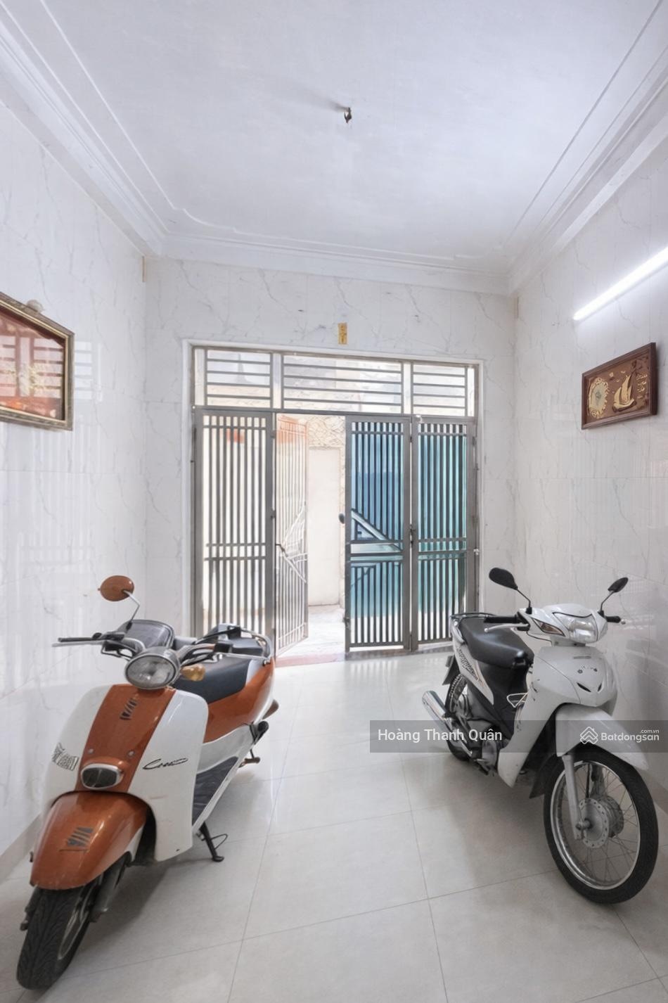 Cổng chợ 230 Sài Đồng - nhà 4 tầng - ngõ thông - ô tô tránh - nhỉnh 8 tỷ