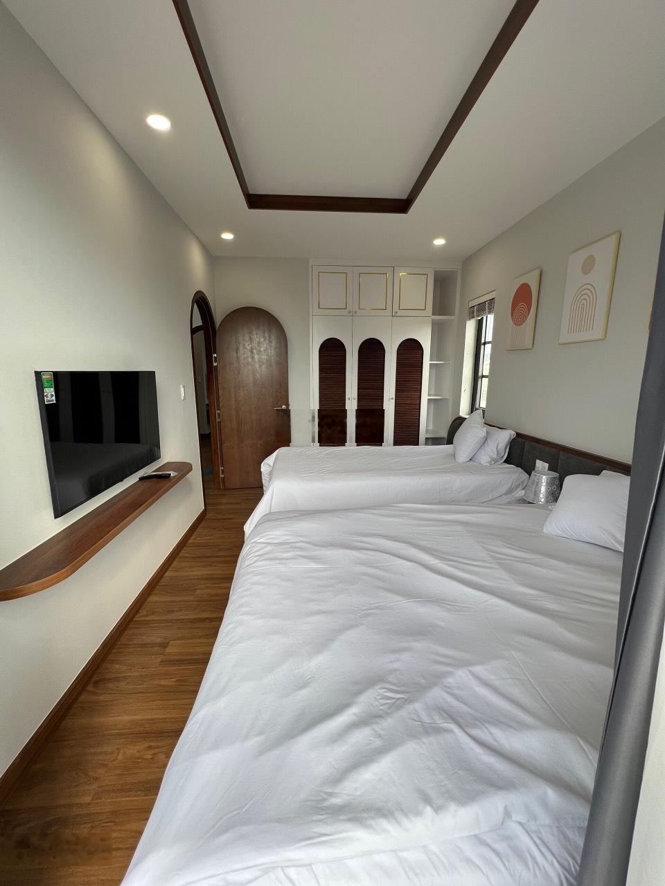 BIỆT THỰ 200m2 FUll NỘI THẤT Đường thông 16m hướng: Đông Nam Giá: 6.35 tỷ Bao thuế phí 0966765282