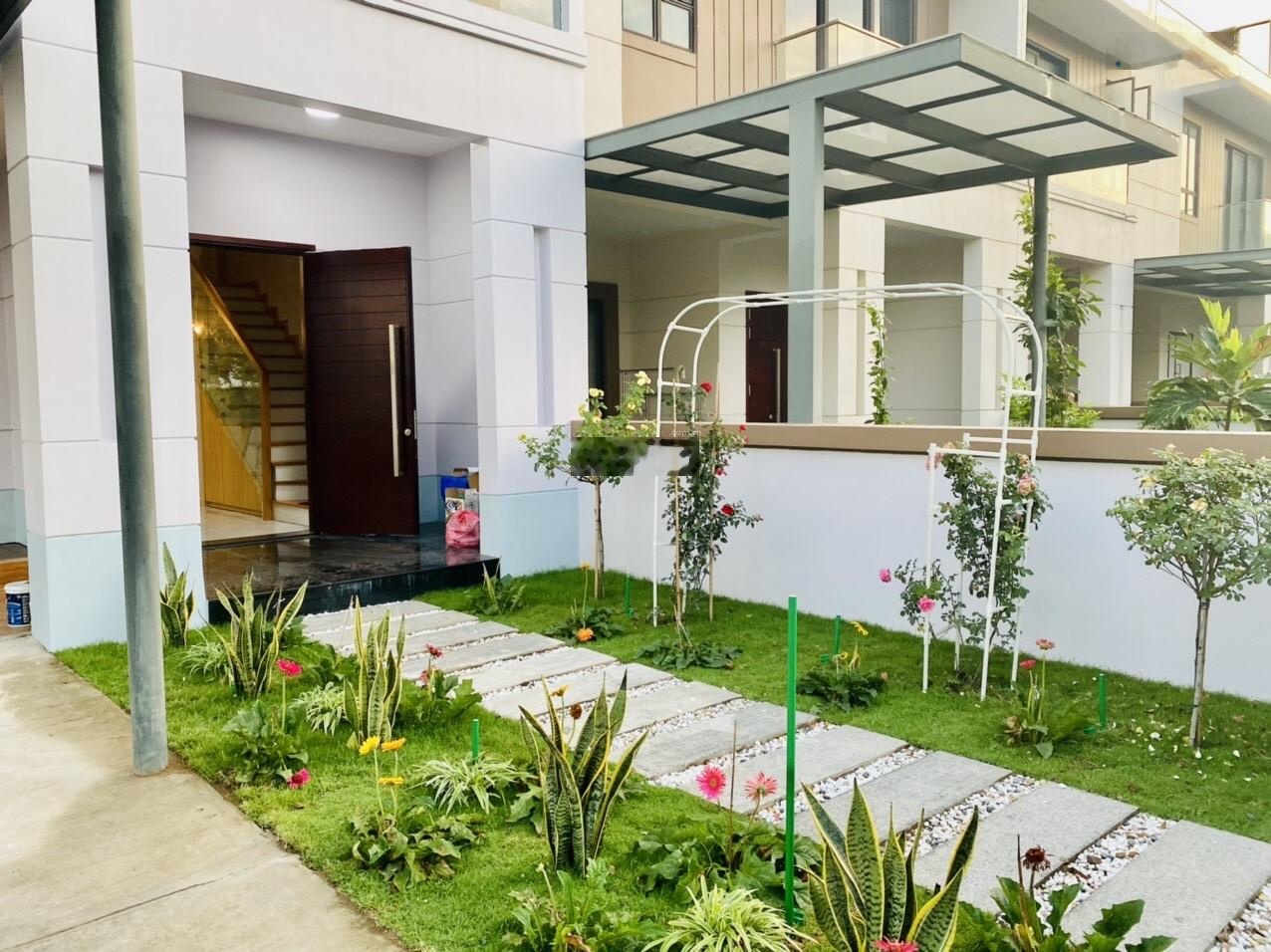 Bán căn nhà liền kề, lô góc VIP hiếm và đẹp nhất Zone 8 - Swan Bay. Liên hệ: 0947188444