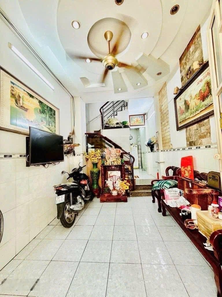 Vị trí siêu đẹp-lò gốm - quận 6 - hẻm xe tải - 4 tầng btct - 35m2 - giá 5.98 tỷ tl