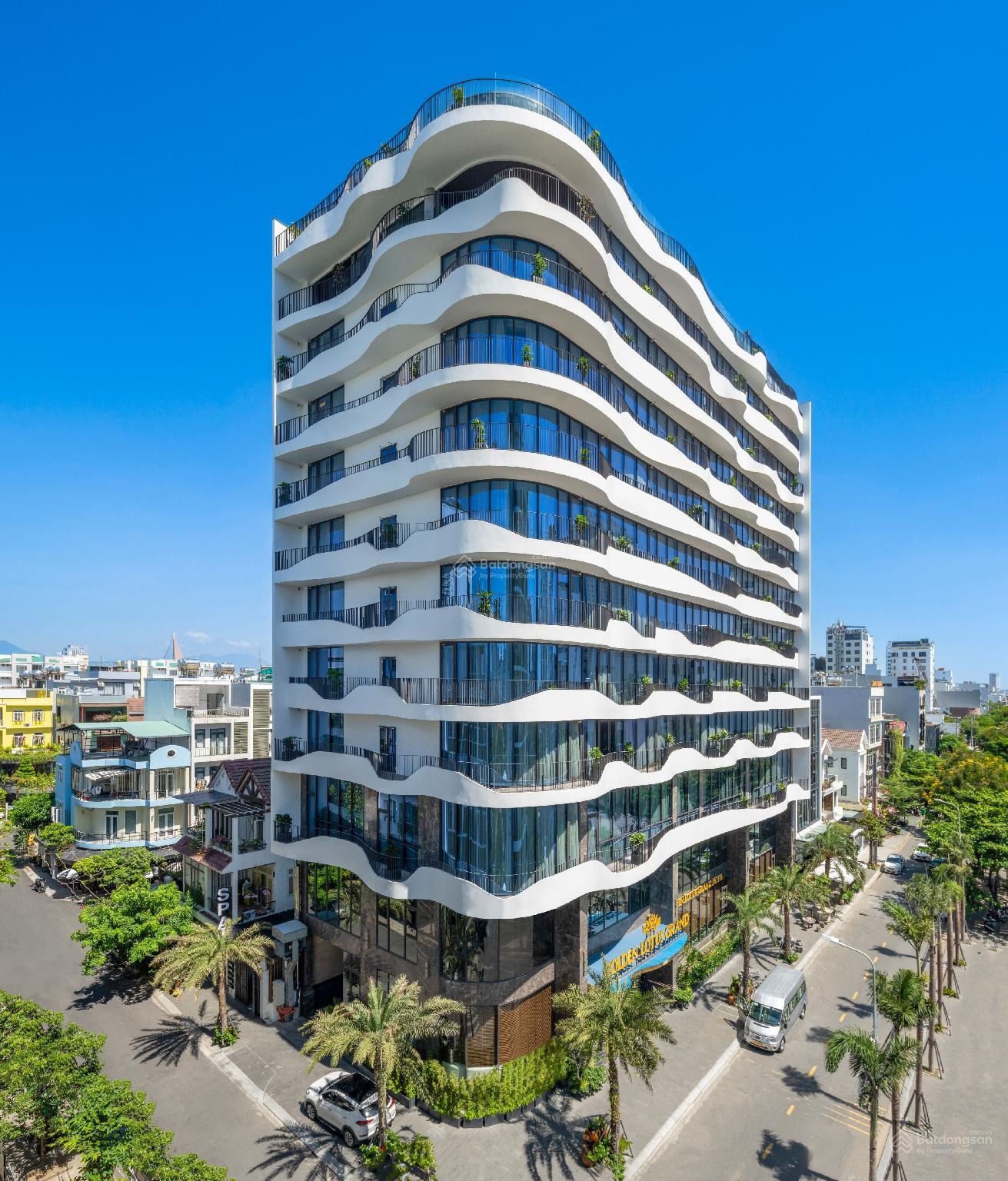 Bán tòa nhà góc ngã tư Lê Quang Đạo và Hoàng Kế Viêm