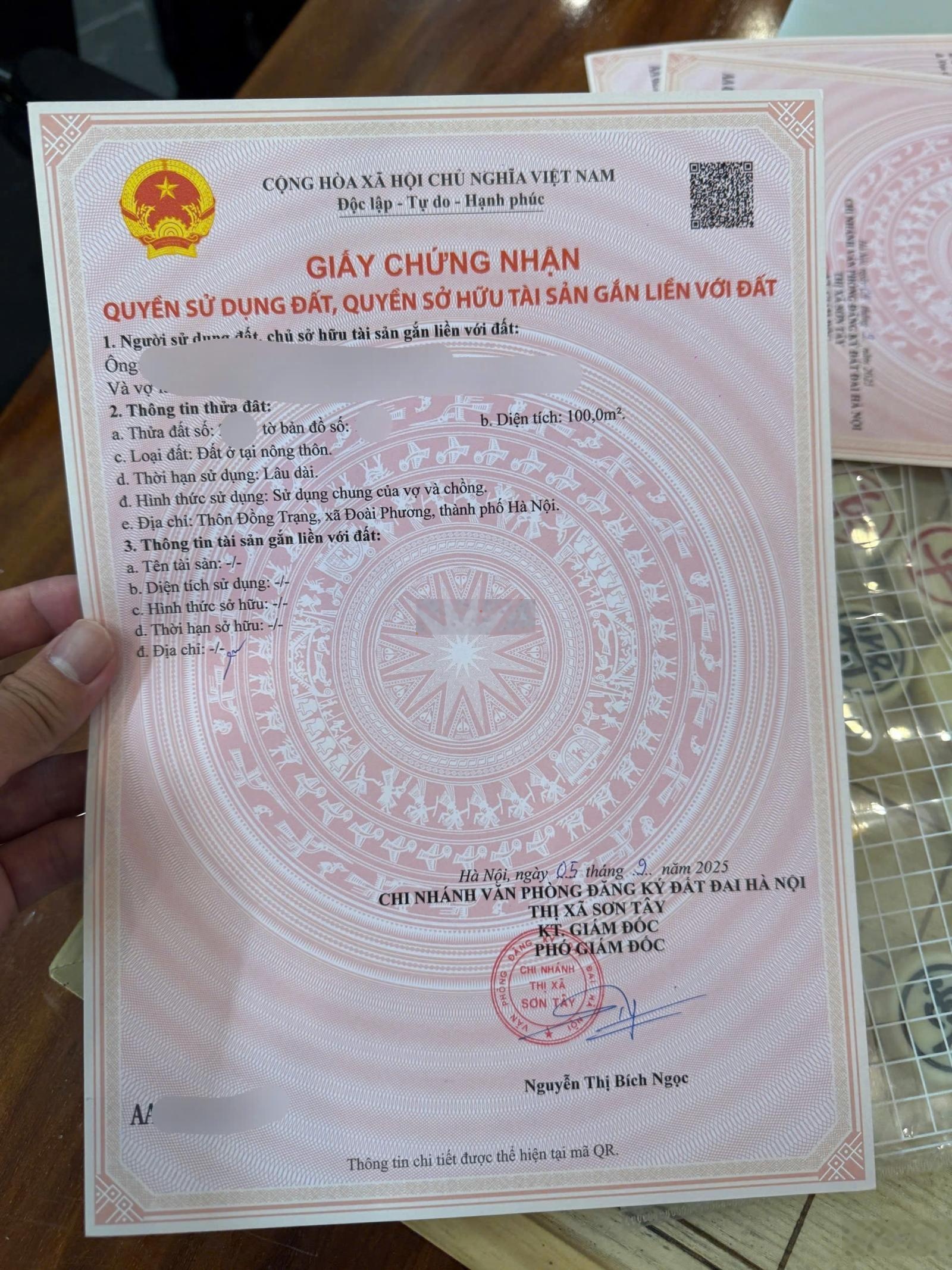 Chủ cần bán gấp! Lô đất đối diện cổng ĐHQG, sát QL21 trục chính đường 8m, DT 100m2 full thổ cư