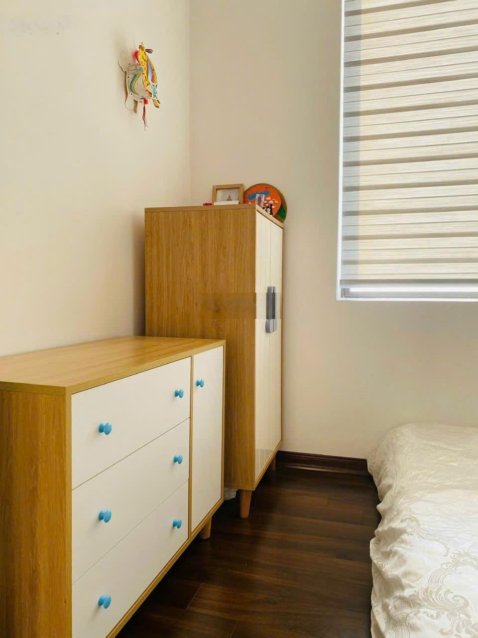 Gia đình chuyển đổi chỗ ở bán gấp căn hộ chung cư đầy đủ nội thất, nhà như mới, giữ gìn.