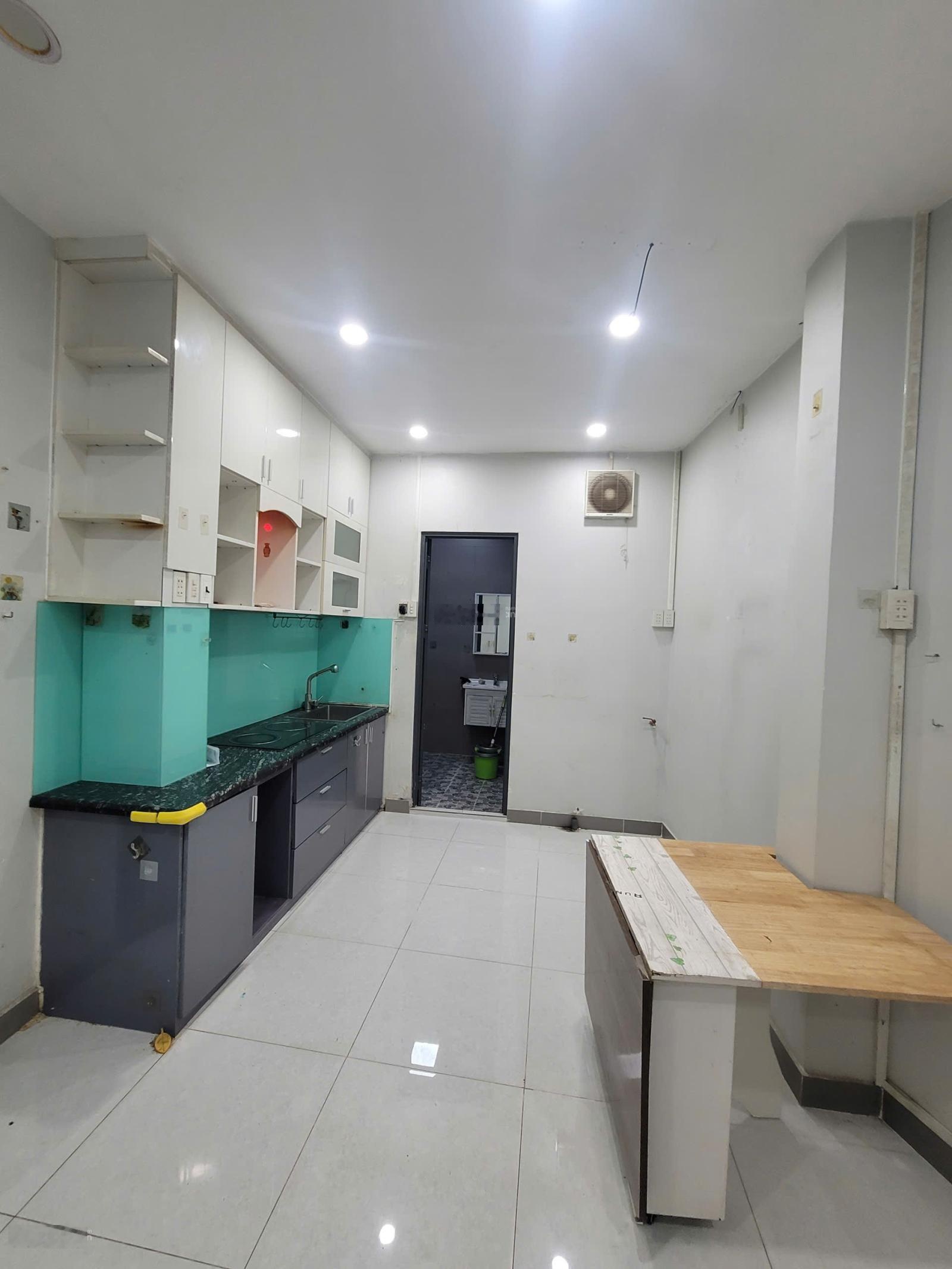 Bán căn hộ CC Phan Văn Khỏe P5, Q6 ( thang máy lầu 2) - 1 tỷ 950 (giá bán gấp trong 10 ngày)