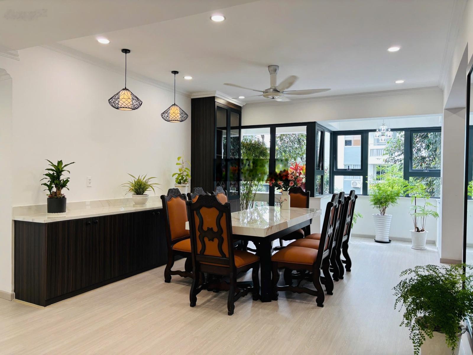 Cần bán gấp CH Mỹ Khánh 1B 2PN 2WC 118m2 phòng khách siêu rộng đầy đủ nội thất giá 11tỷ SH