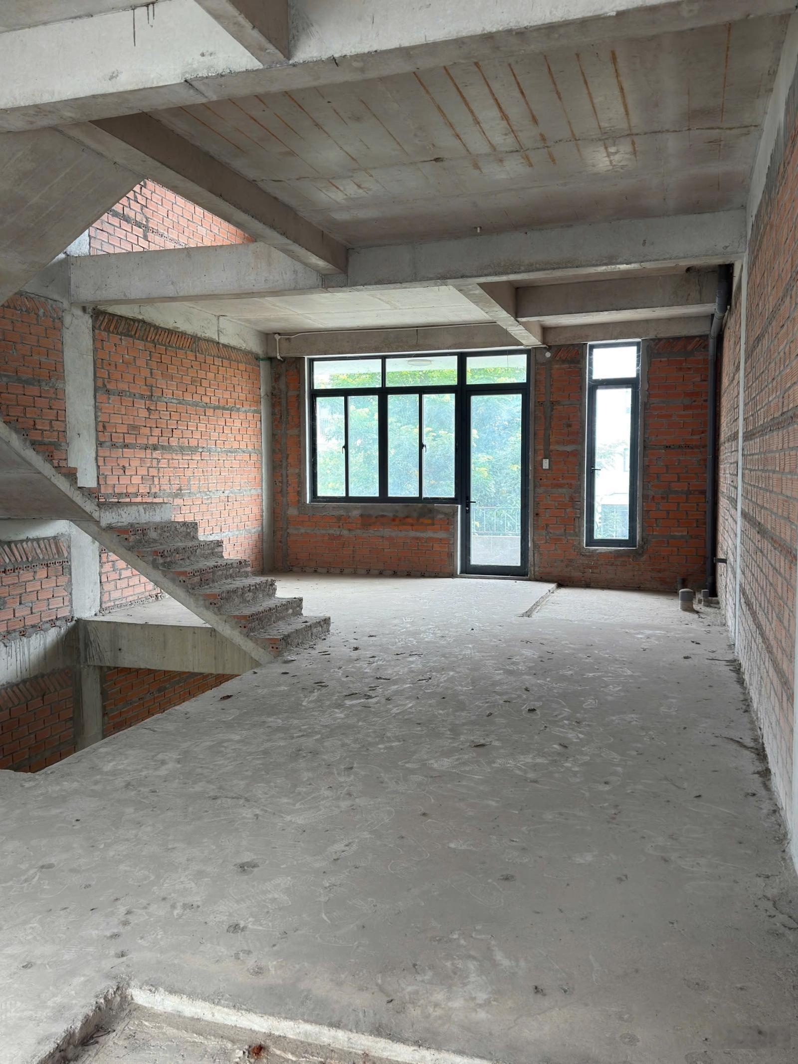 Chủ cần bán gấp trong tết nhà phố Lavila Kiến Á. 5x17.6 3 lầu 202m2 sàn, bàn giao thô sổ hồng