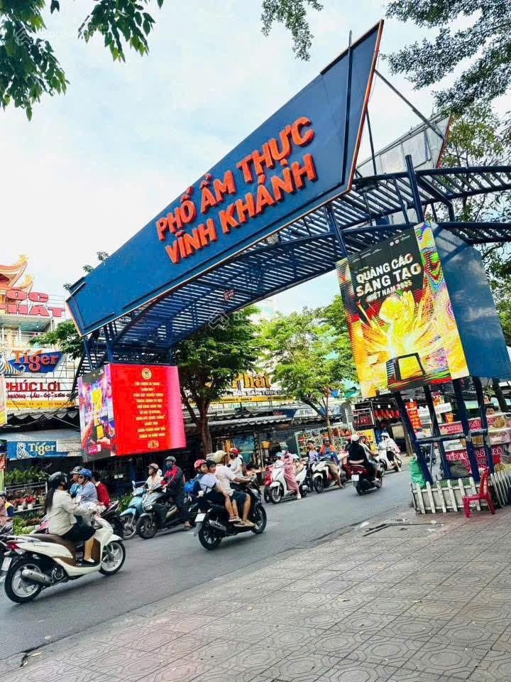 Nhà đẹp khu 20thước sát Vĩnh Khánh 5tầng BTCT hoàn công đủ không quy hoạch chỉ 4.999 đ