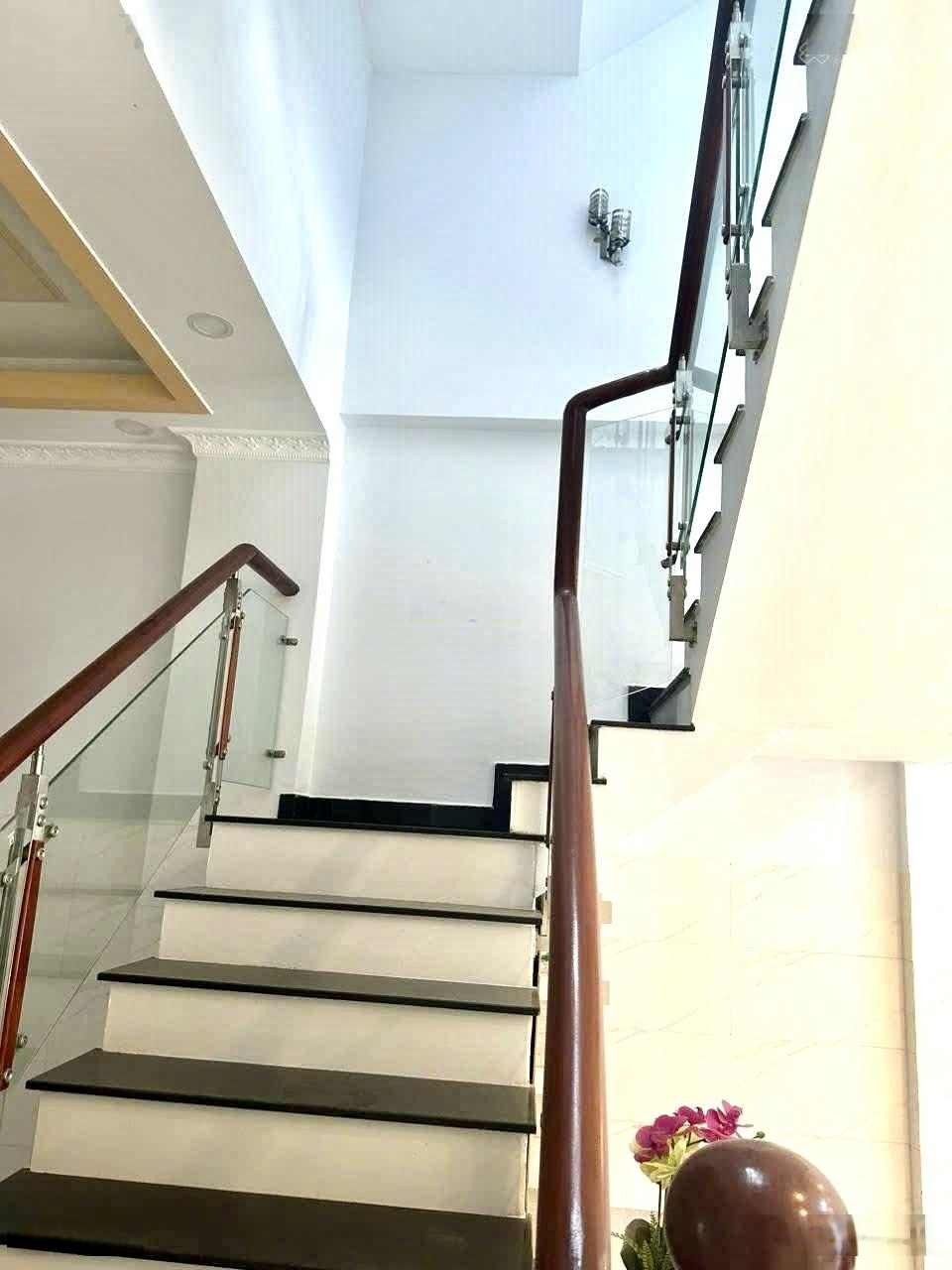 Tuấn HaiLongReal: Bán nhà 3 tầng 3,85 tỷ trước nhà nhựa 10m sát đường chính liền kề Nhà Bè gần PMH