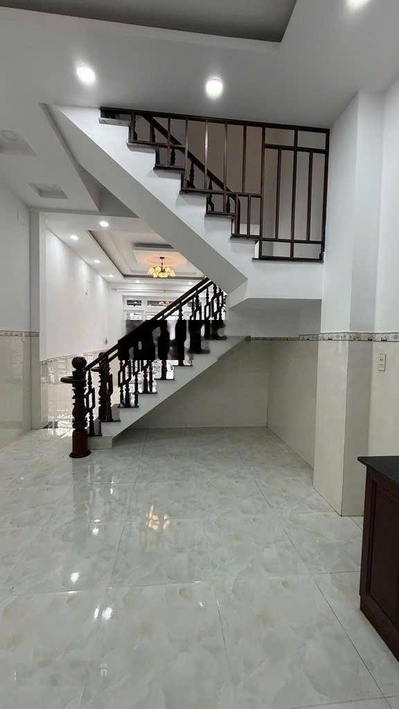 Nhà Đẹp Q.Bình Tân , Hẻm 6m , DT: 64m2 (4mx16m) , Xây 3 Lầu 4PN , Ngay Công Viên Bình Thành Khu Vip