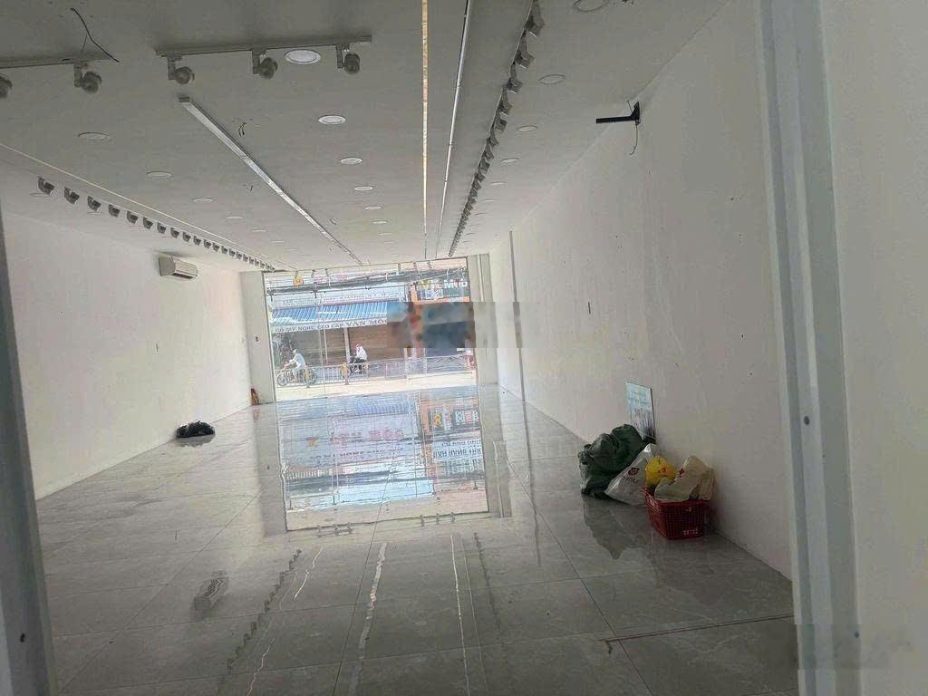 mặt bằng cho thuê Nguyễn Thị Thập, Quận 7. Diện tích 6x20, cấp 4, nhà mới, giá 60 triệu