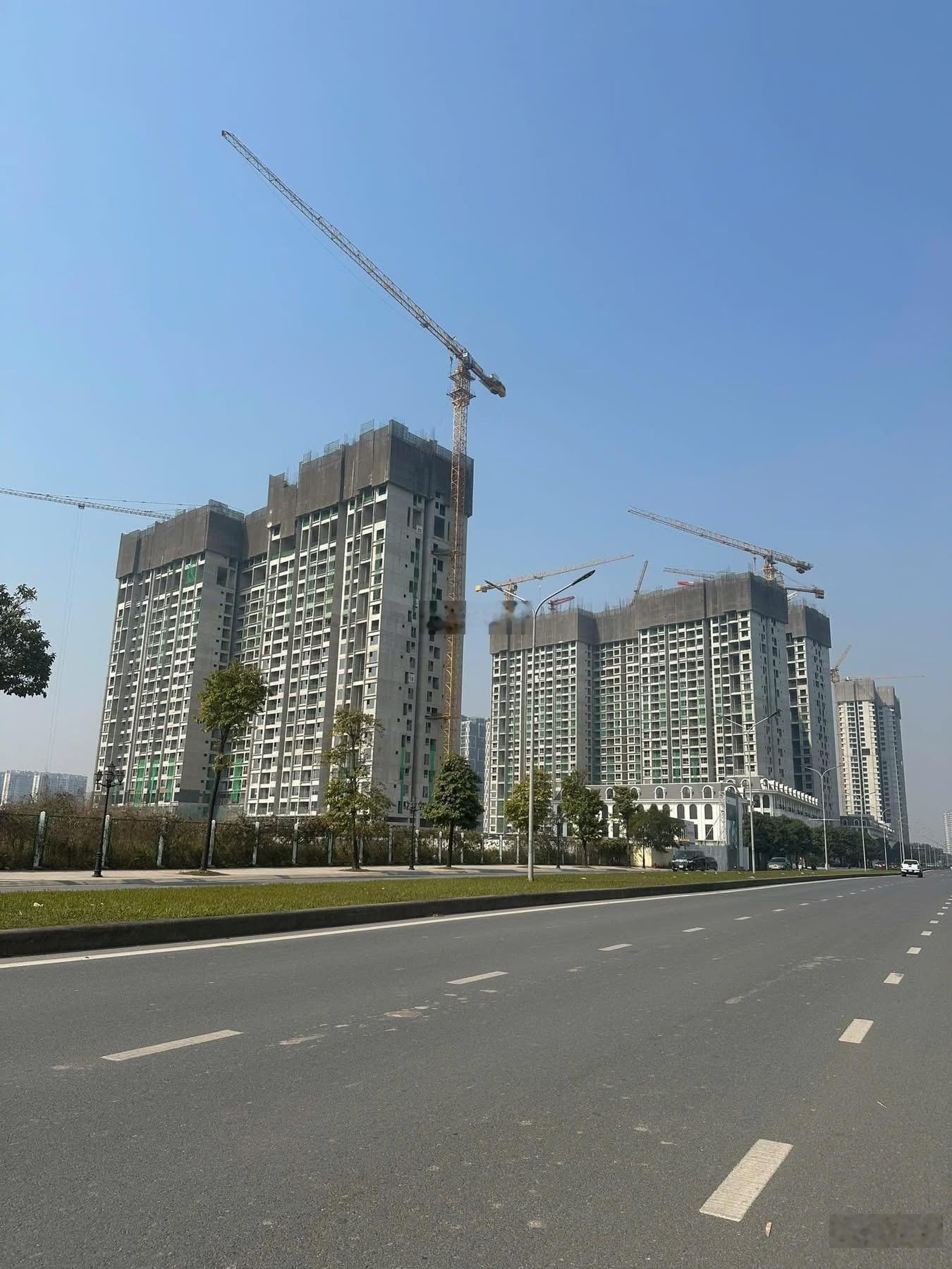 Chính chủ bán căn 01PN diện tích 42m2 tòa SP, bàn giao cao cấp nhất. Giá bán: 3,7 tỷ