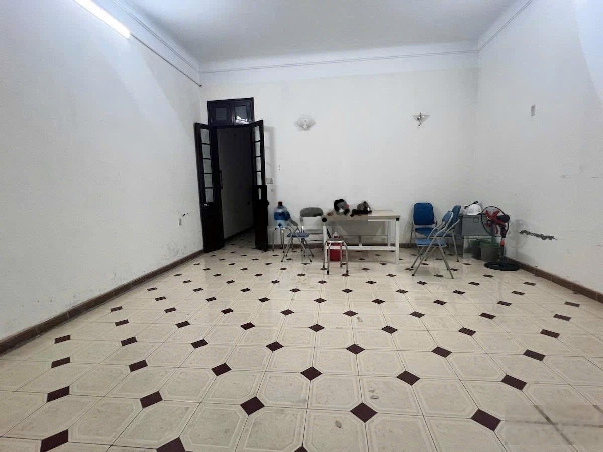 Nhà phố trung kính 125m2 rộng 6m - phân lô ô tô tránh - ở hay làm văn phòng thích hợp dt 125m2