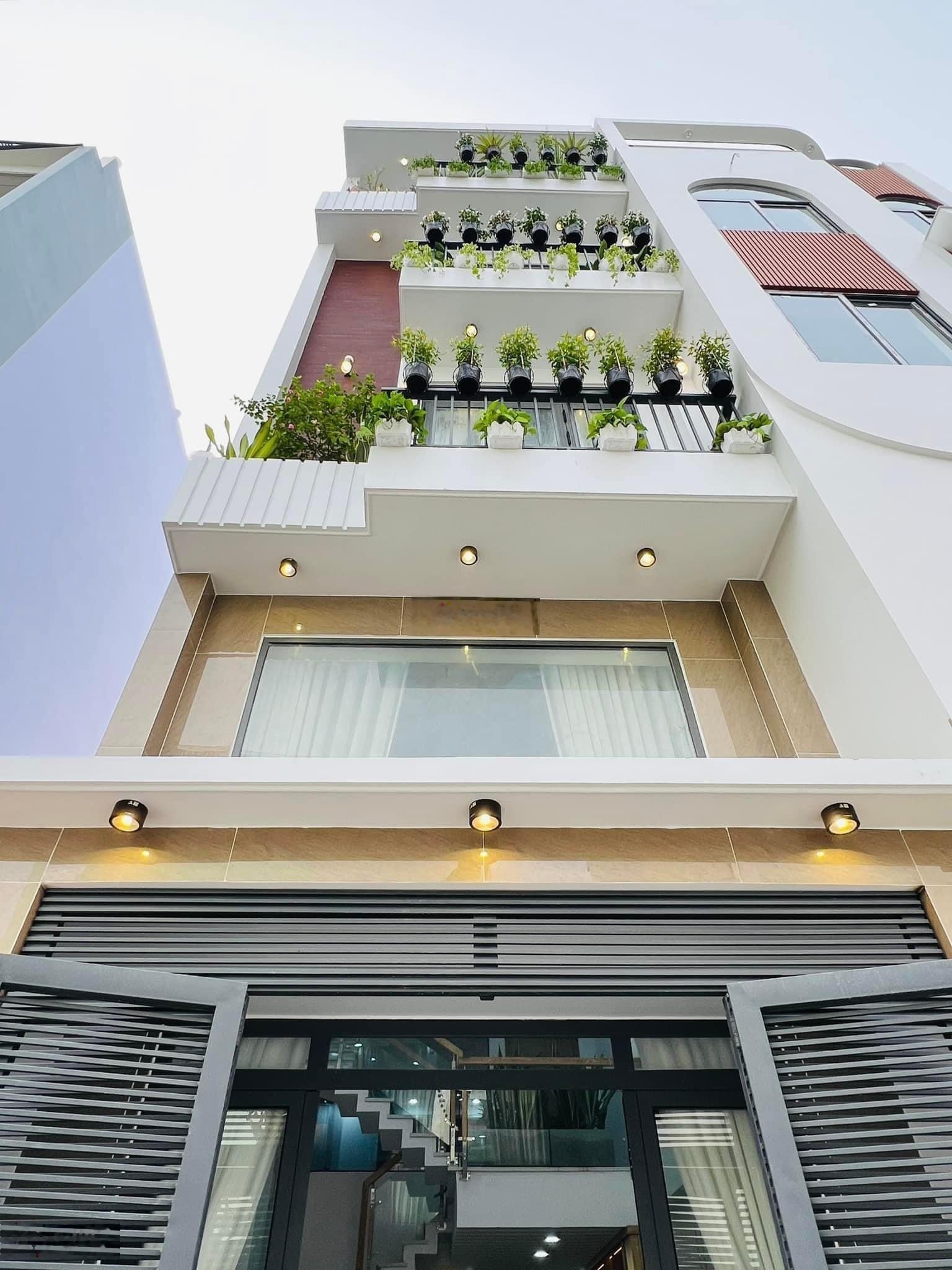 Bán gấp căn nhà hẻm 6m Đoàn Văn Bơ - P9 - Quận 4, sổ riêng, 68m2, 3tỷ3, chủ đang cho thuê 20tr/th