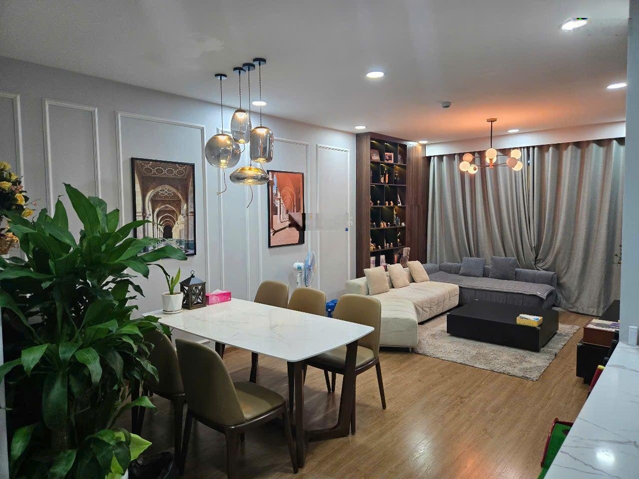 Chủ nhà gửi bán căn hộ 75m2 The Sun - Mễ Trì,tầng trung view thành phố ,giá thị trường,có sổ