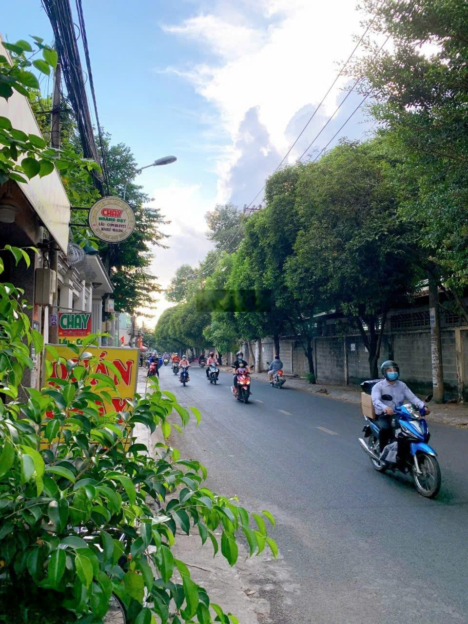 Hàng rẻ - mặt tiền đường - ngay Hoàng Diệu 2 - DT 4.5x21m - khu này rất sầm uất