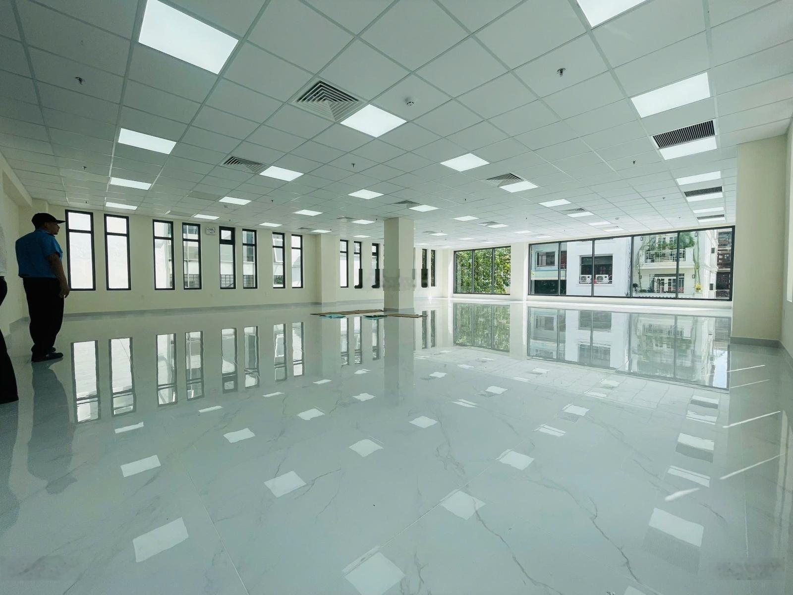 Bán gấp tòa nhà VP mặt tiền Phan Đăng Lưu -179m2( 8x32) 2 hầm 10 tầng - HĐT: 300tr - Giá bán: 80 tỷ