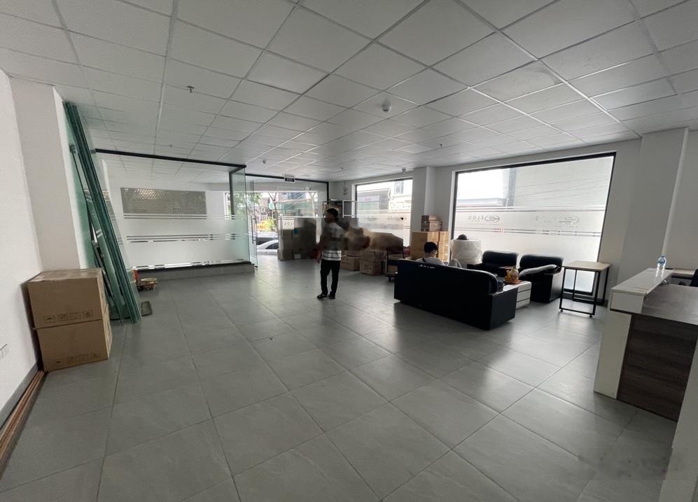 Bán toà văn phòng Dương Khuê, dòng tiền 250tr/ tháng 180m2, 9 tầng. Phân lô vỉa hè ô tô tránh