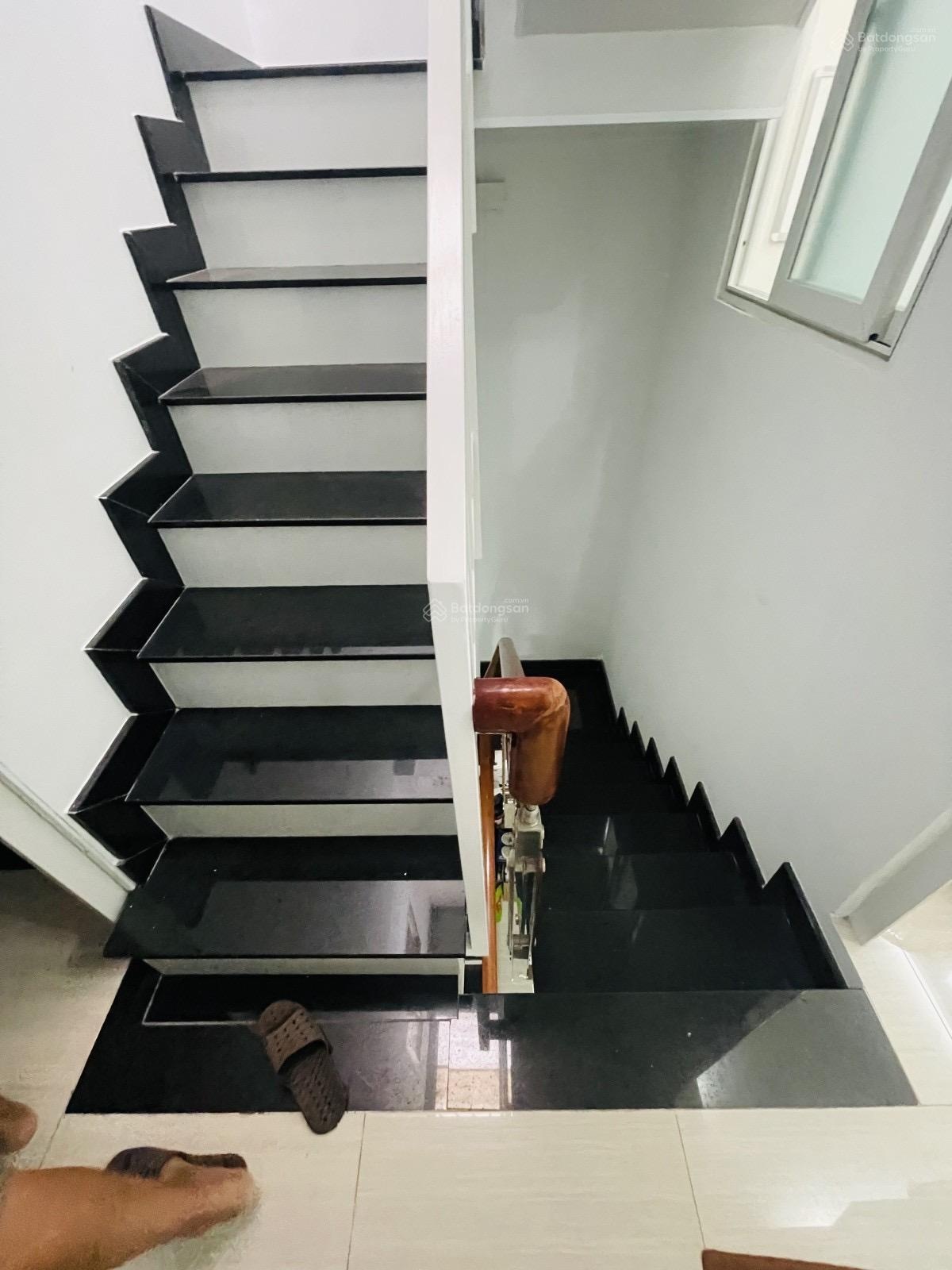 Nhà hxh giáp quận 10 - cách mạng tháng 8 -vip tân bình -59m2 - 3tầng - giá 8,6tỷ-lh 0949351891 toản