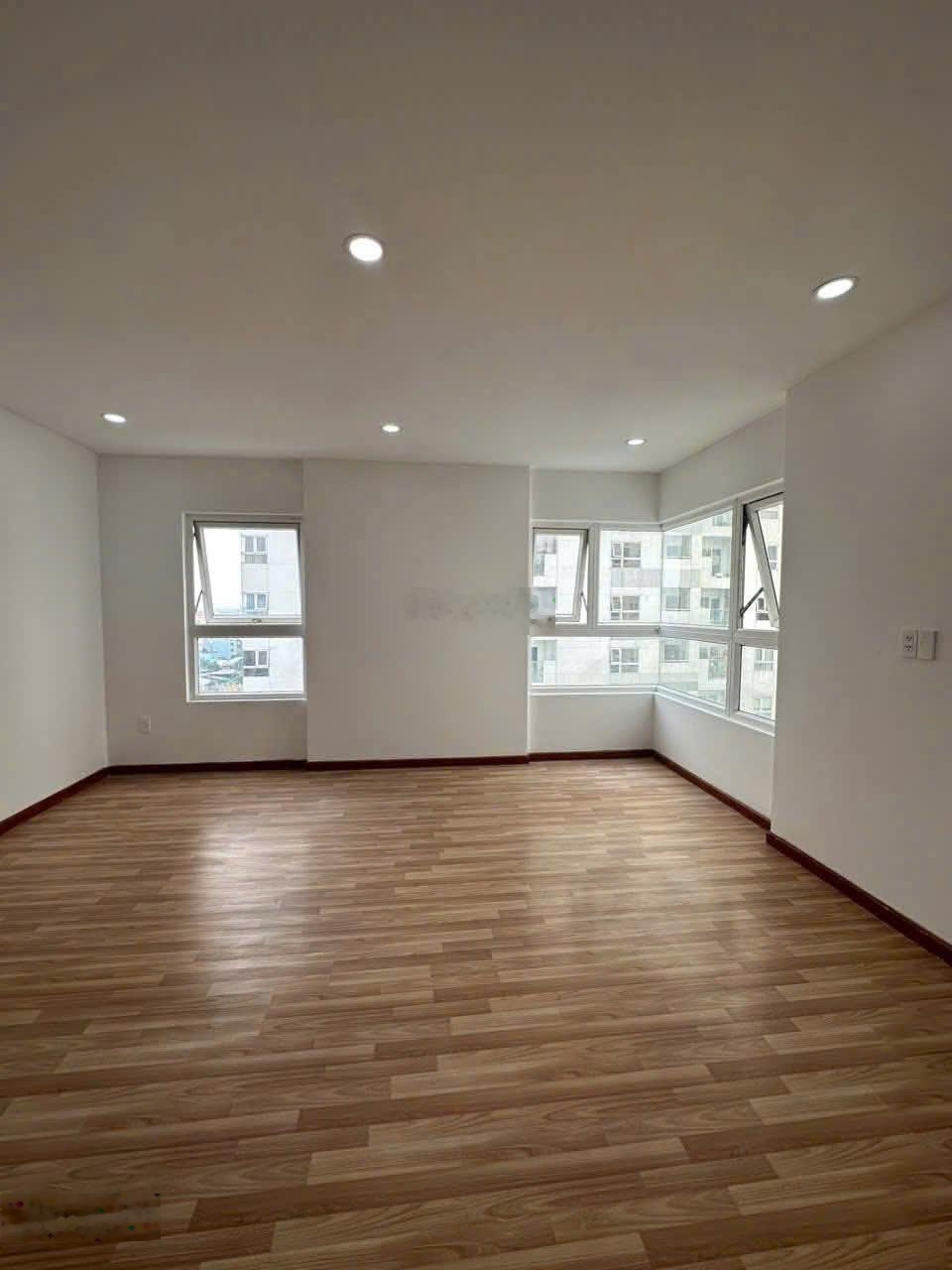 Bán gấp căn hộ B10.15 Diamond Riverside, 3PN, 2WC, 88m2, giá ưu đãi 3,95 tỷ tại Võ Văn Kiệt, Q6,HCM