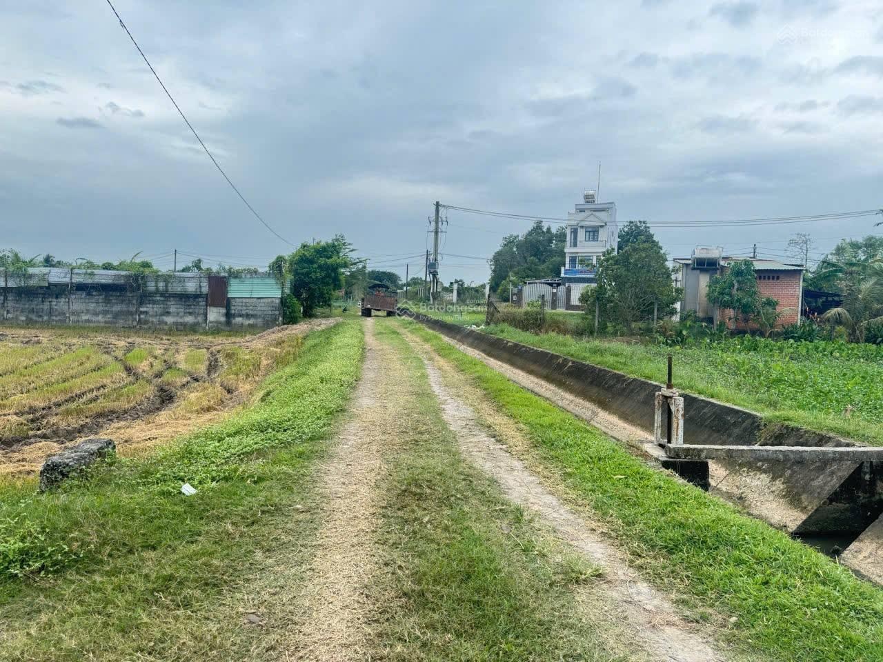 Bán lô đất vườn 797m2 Xã Trung Lập Hạ, Củ Chi sổ riêng, ô tô vào tận đất. Giá 1,6 tỷ