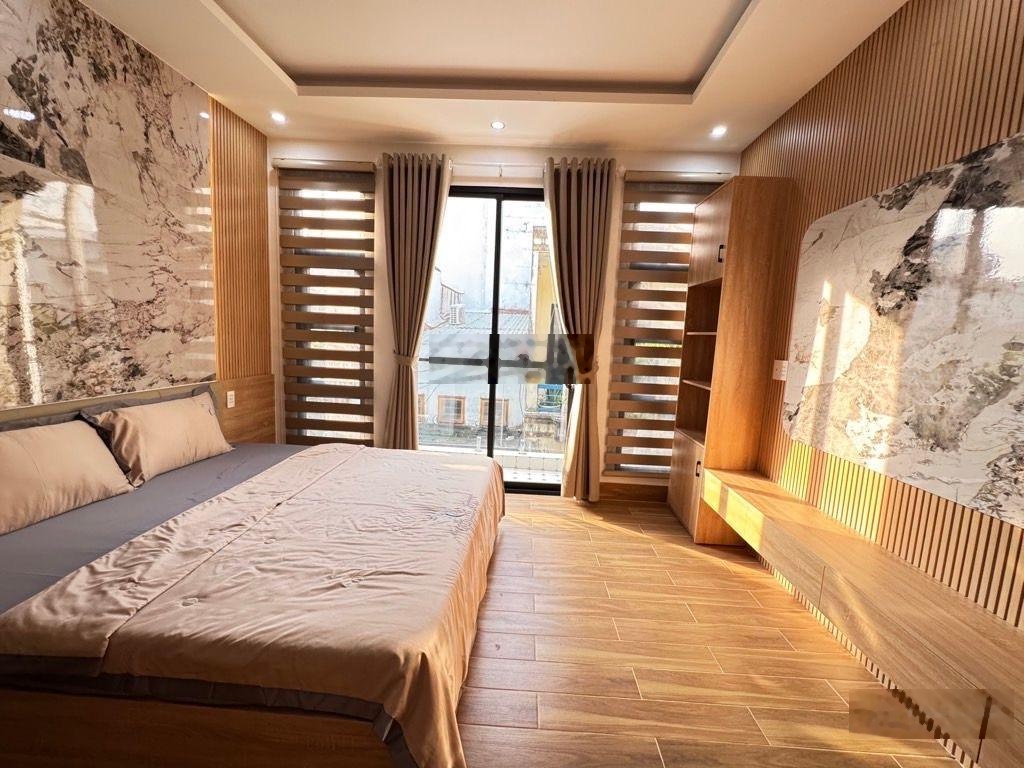 Nhà mới đẹp vào ở ngay - vài bước ra hẻm xe hơi tránh nhau - thông tứ phía -4x12m-48m2-5,68 t.ỷ