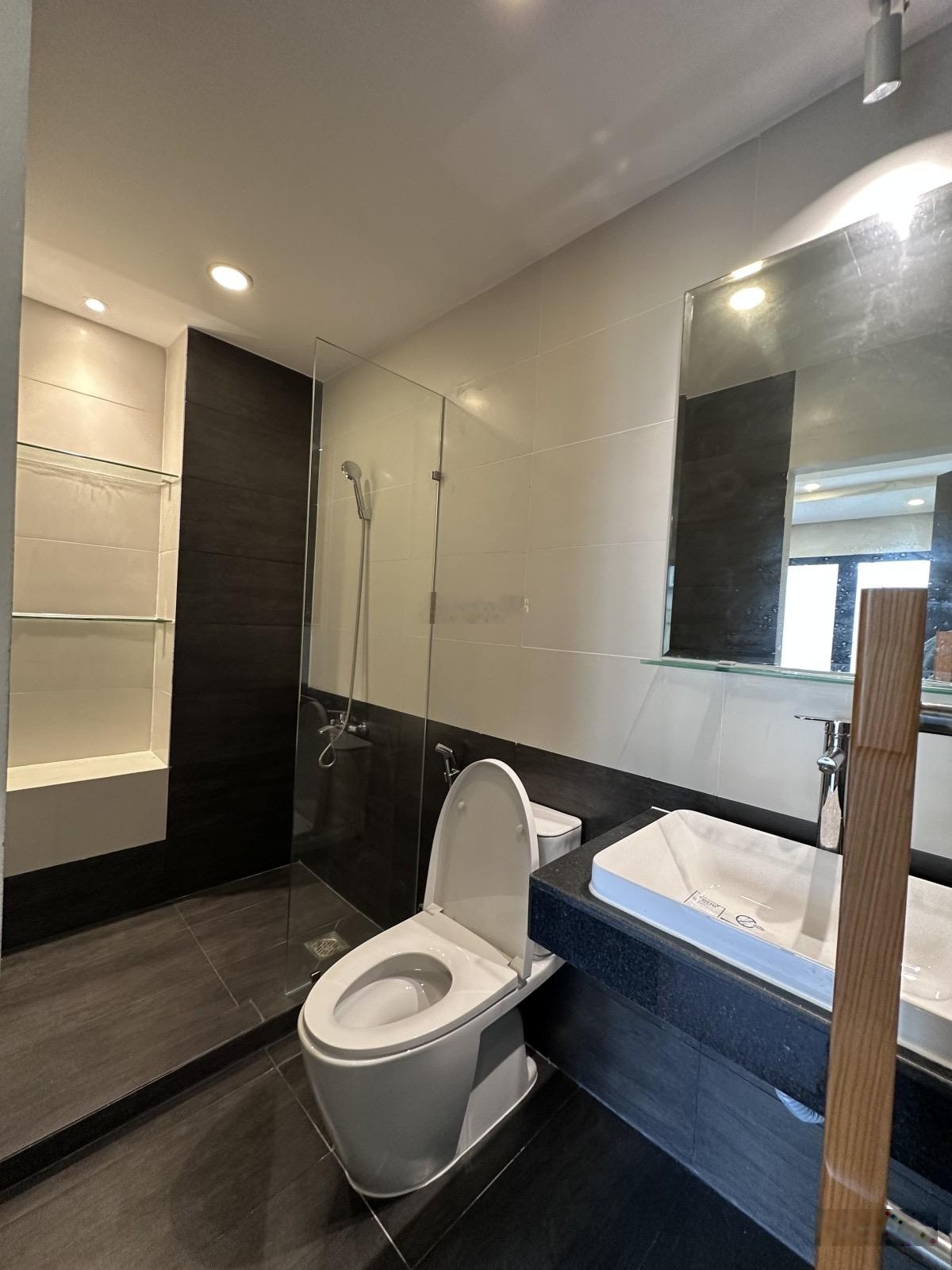 Chủ giảm mạnh 1 tỷ- giá chào mới 8.9 tỷ. xe hơi đỗ cửa - nhà mới ở liền - tặng nội thất cơ bản.